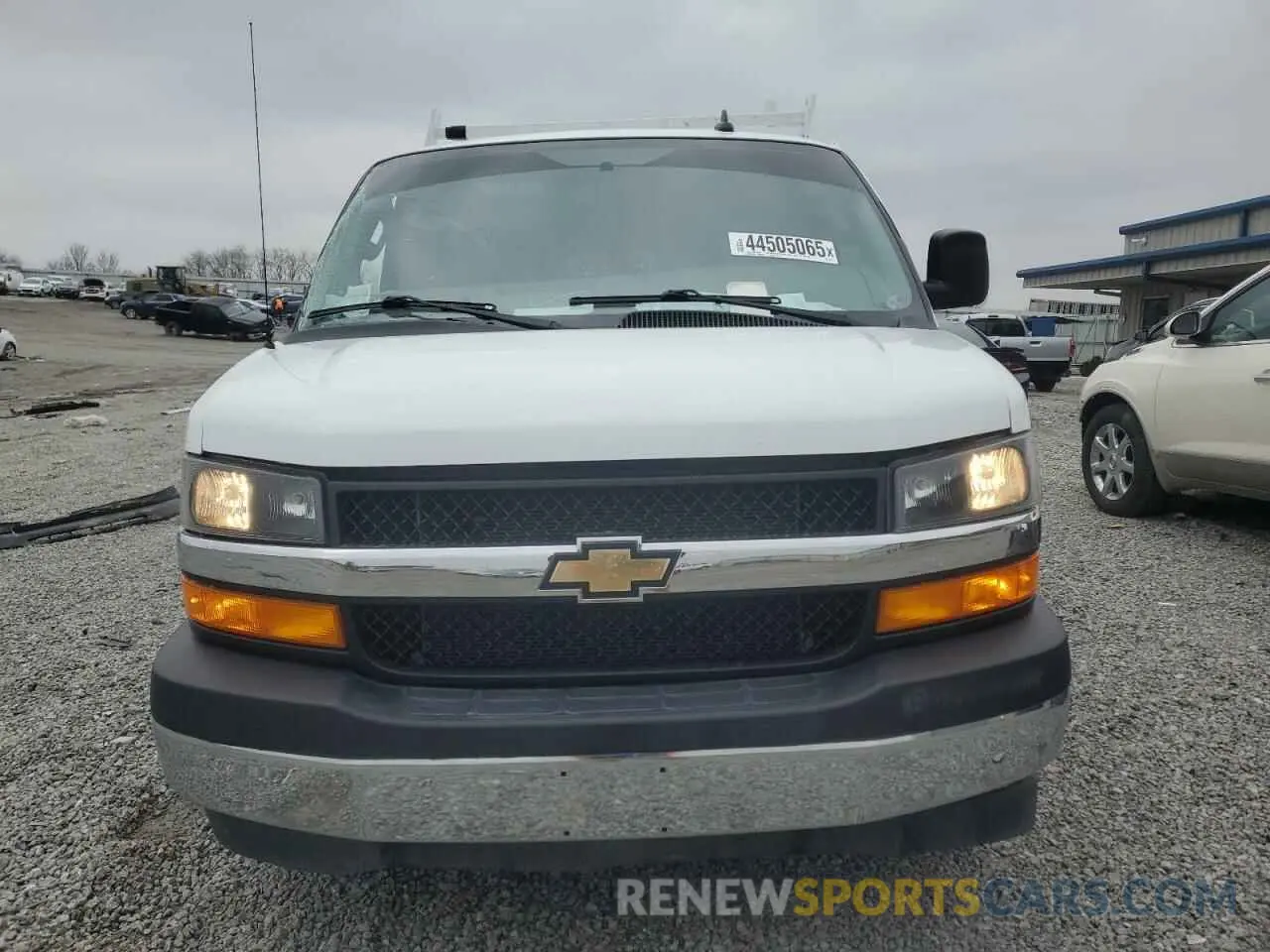 5 fotografías del automóvil dañado 1GCWGAFP0N1177570 CHEVROLET EXPRESS 2022