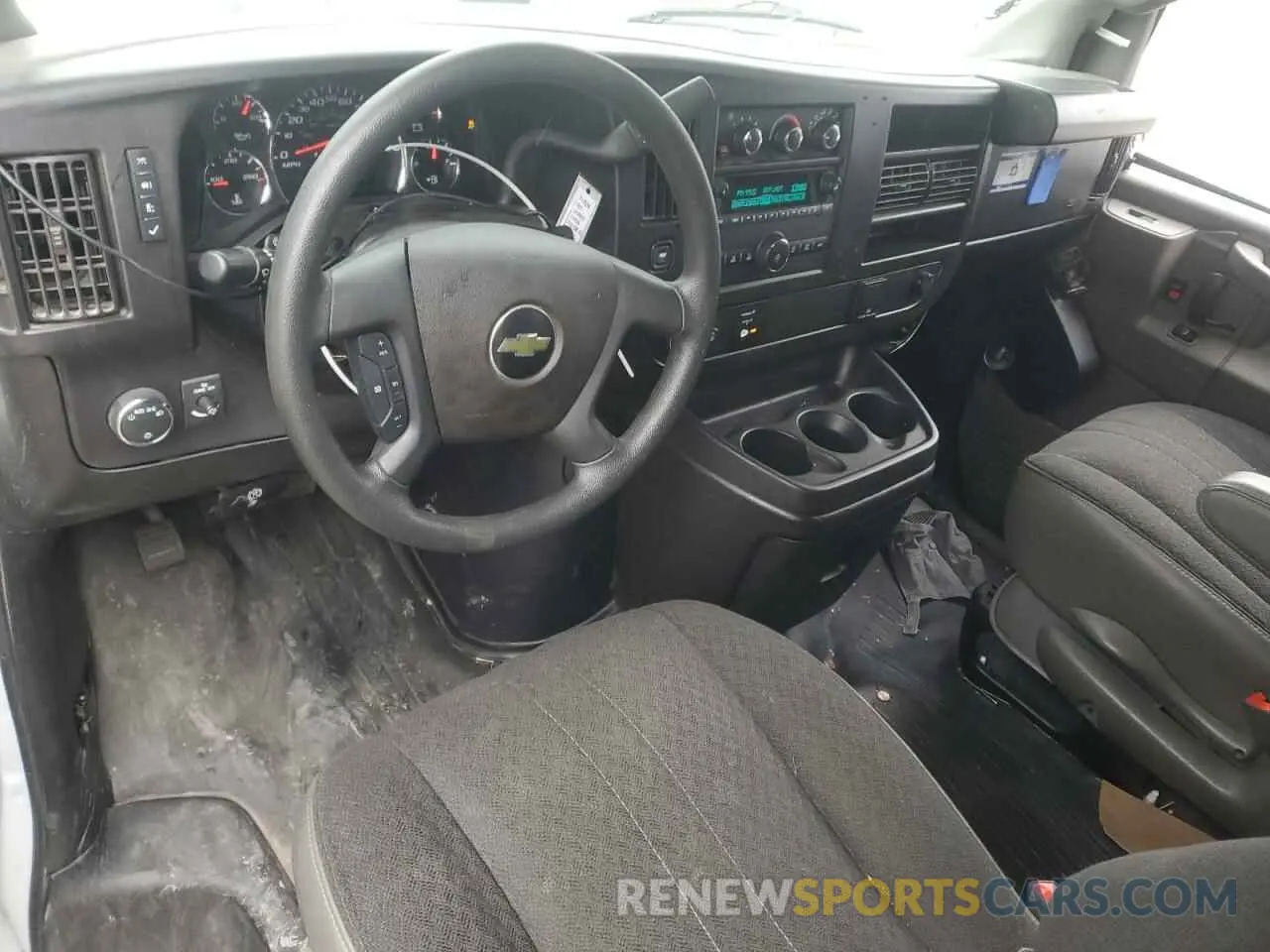 8 fotografías del automóvil dañado 1GCWGAFP0N1177570 CHEVROLET EXPRESS 2022