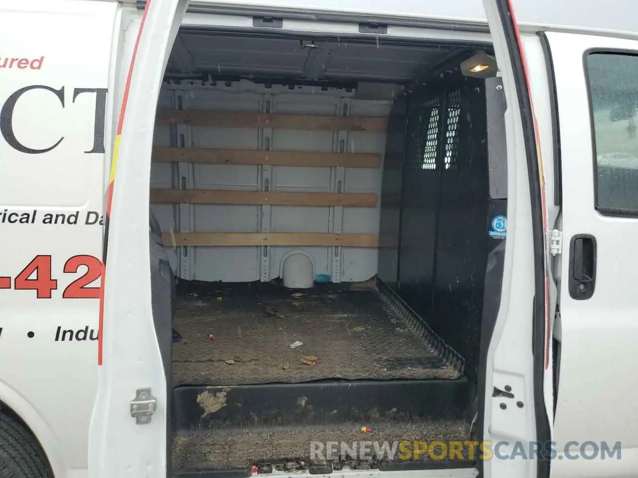11 fotografías del automóvil dañado 1GCWGAFP1N1177920 CHEVROLET EXPRESS 2022