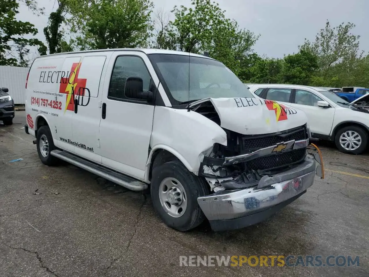 4 fotografías del automóvil dañado 1GCWGAFP1N1177920 CHEVROLET EXPRESS 2022