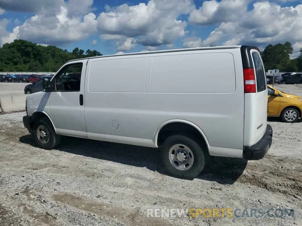 2 fotografías del automóvil dañado 1GCWGAFPXN1217329 CHEVROLET EXPRESS 2022