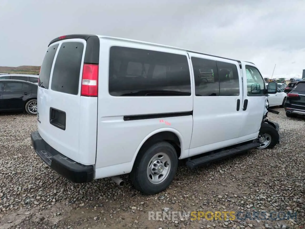 3 fotografías del automóvil dañado 1GAWGEFP4P1211318 CHEVROLET EXPRESS 2023