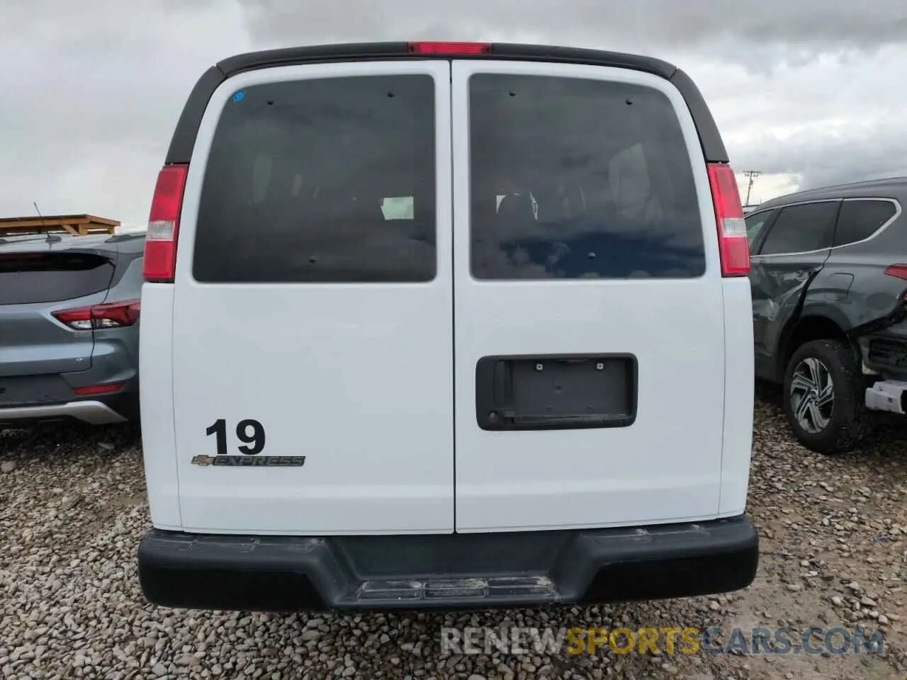 6 fotografías del automóvil dañado 1GAWGEFP4P1211318 CHEVROLET EXPRESS 2023