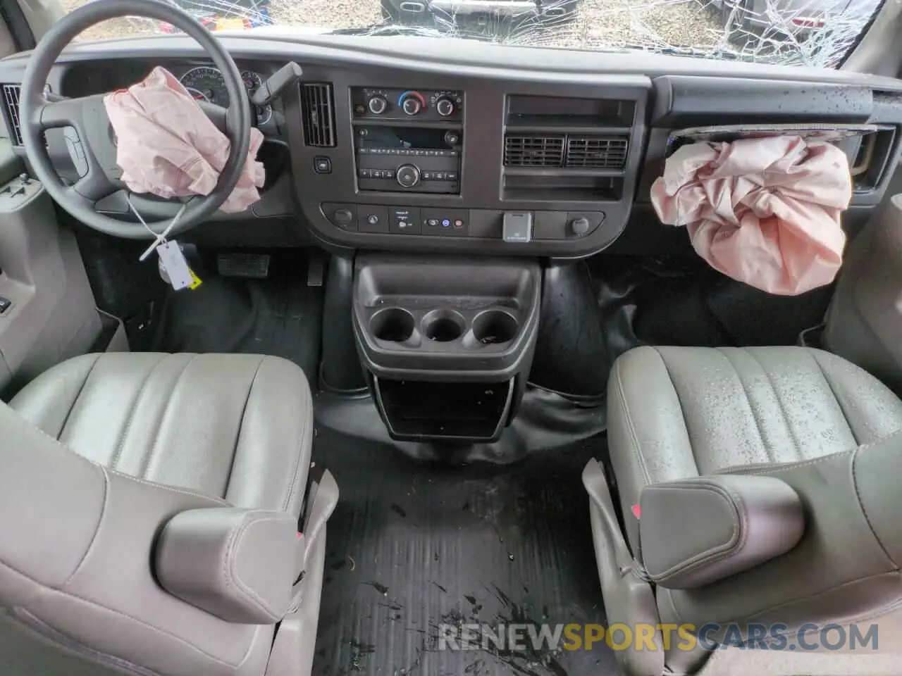 8 fotografías del automóvil dañado 1GAWGEFP4P1211318 CHEVROLET EXPRESS 2023