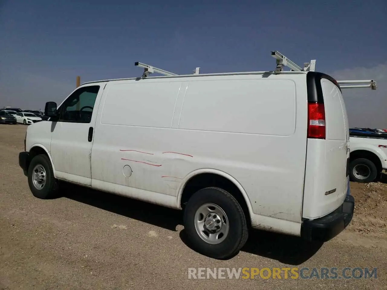2 fotografías del automóvil dañado 1GCWGAFP0P1232439 CHEVROLET EXPRESS 2023