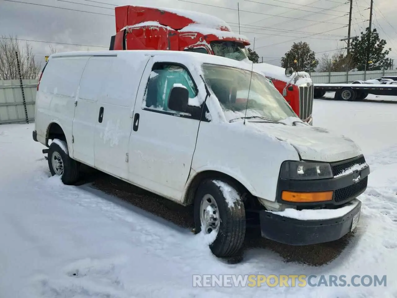 4 fotografías del automóvil dañado 1GCWGAFP5P1167426 CHEVROLET EXPRESS 2023