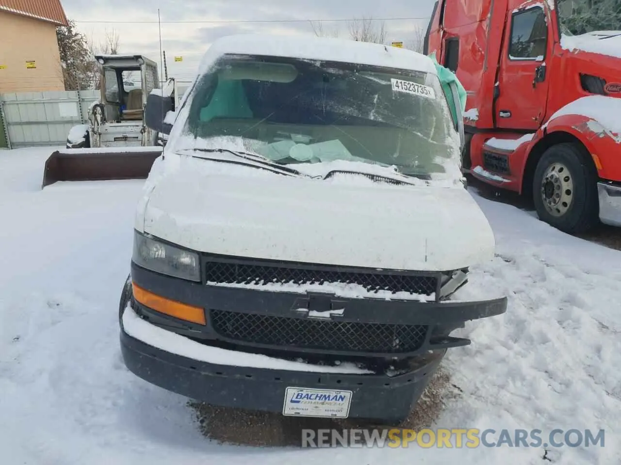 5 fotografías del automóvil dañado 1GCWGAFP5P1167426 CHEVROLET EXPRESS 2023