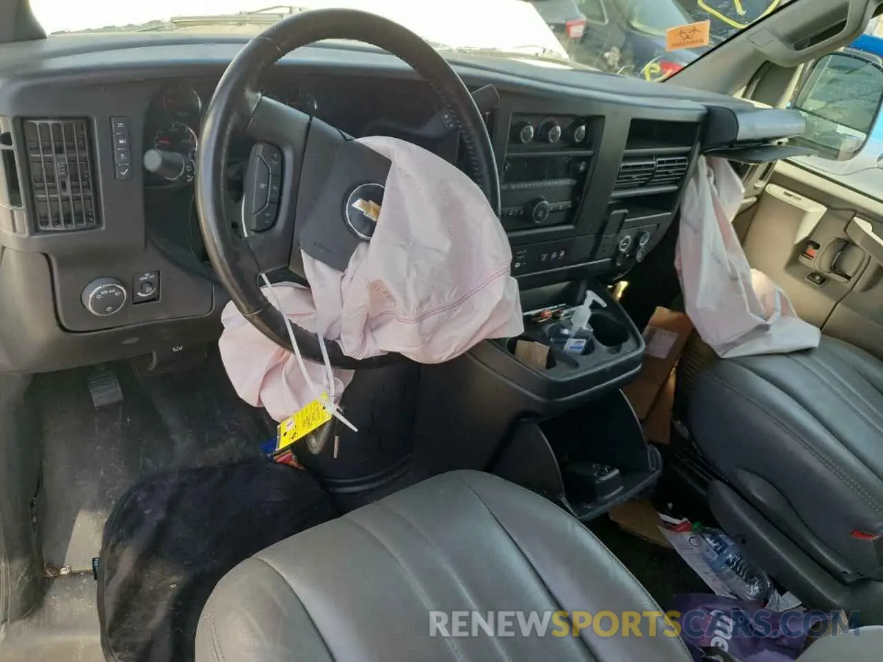 8 fotografías del automóvil dañado 1GCWGAFP5P1180905 CHEVROLET EXPRESS 2023