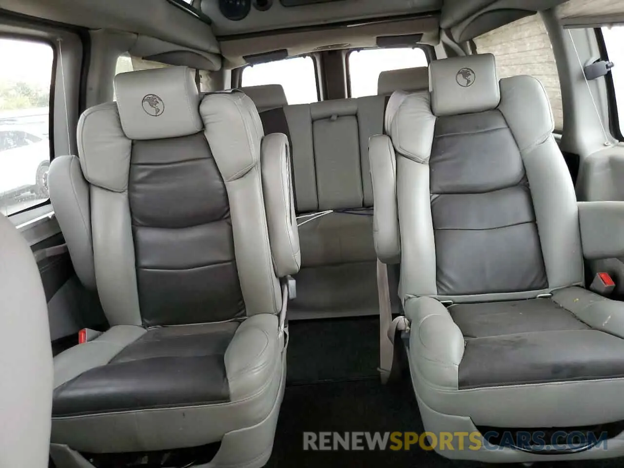 10 fotografías del automóvil dañado 1GCWGAFP6P1121734 CHEVROLET EXPRESS 2023