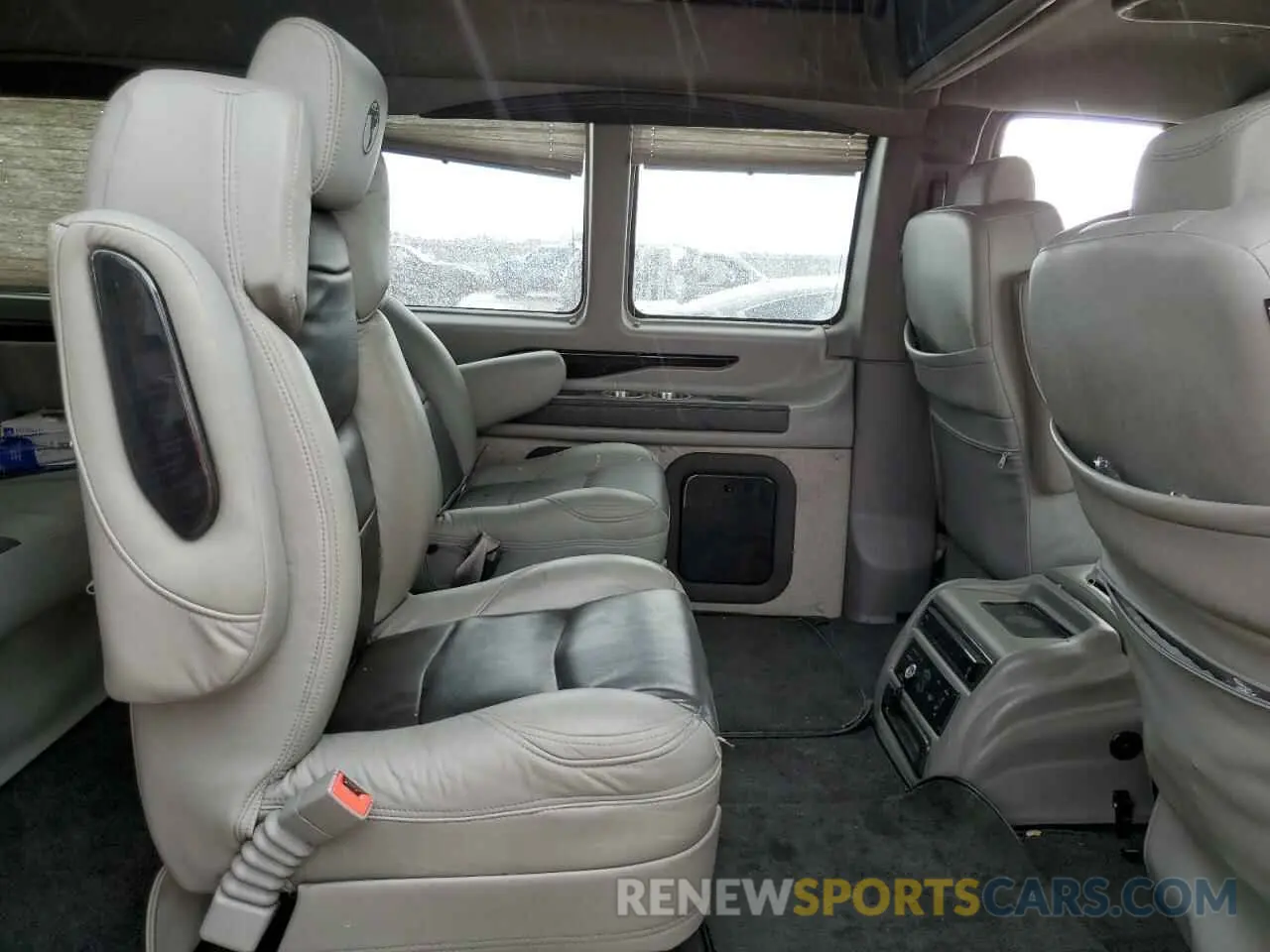 11 fotografías del automóvil dañado 1GCWGAFP6P1121734 CHEVROLET EXPRESS 2023