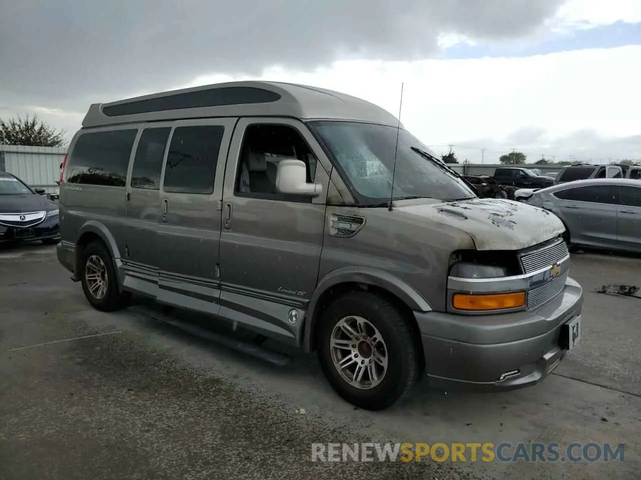 4 fotografías del automóvil dañado 1GCWGAFP6P1121734 CHEVROLET EXPRESS 2023