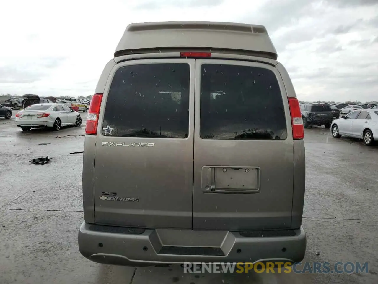 6 fotografías del automóvil dañado 1GCWGAFP6P1121734 CHEVROLET EXPRESS 2023