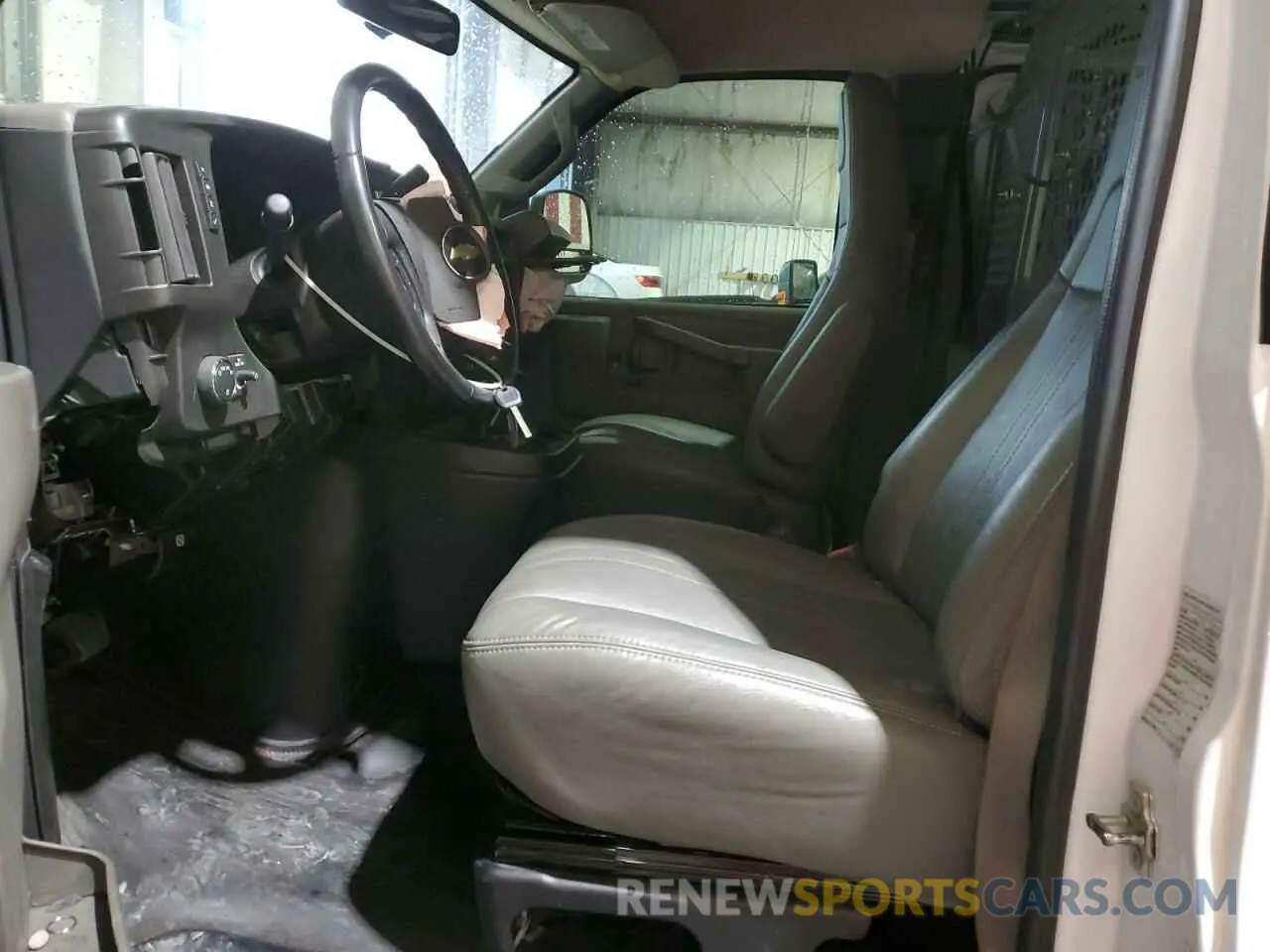 7 fotografías del automóvil dañado 1GCWGAFP9P1156011 CHEVROLET EXPRESS 2023