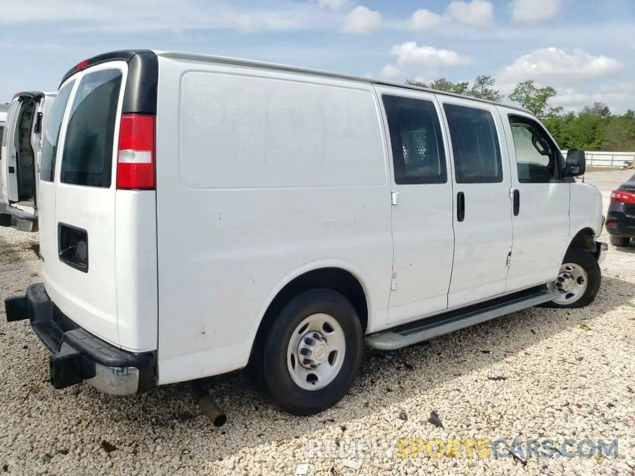 3 fotografías del automóvil dañado 1GCWGAFPXP1197666 CHEVROLET EXPRESS 2023