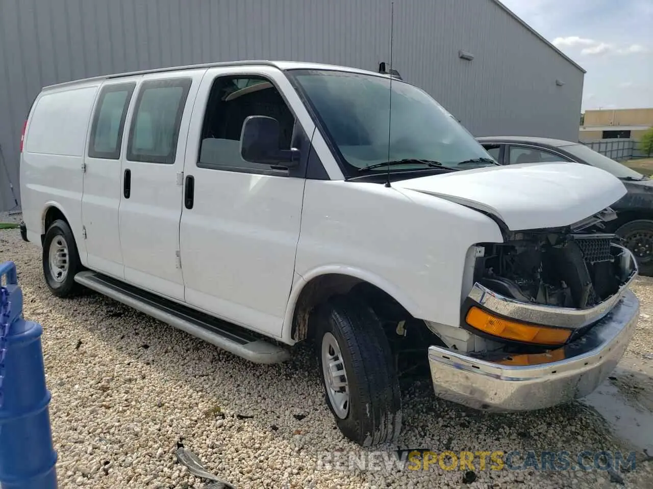 4 fotografías del automóvil dañado 1GCWGAFPXP1197666 CHEVROLET EXPRESS 2023