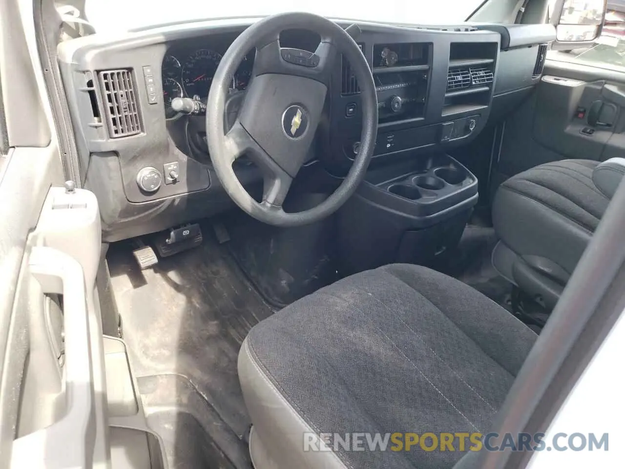 8 fotografías del automóvil dañado 1GCWGAFPXP1197666 CHEVROLET EXPRESS 2023