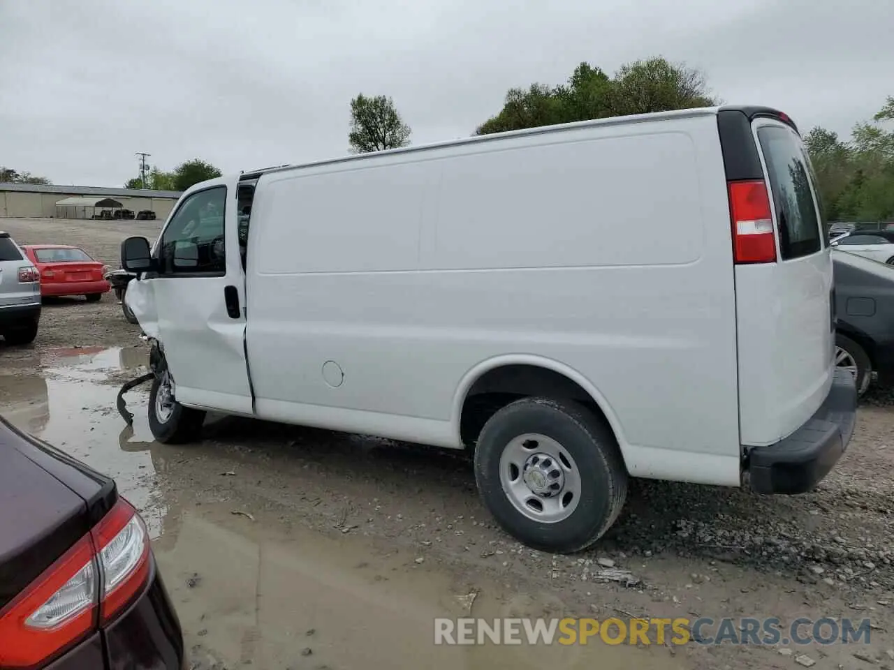 2 fotografías del automóvil dañado 1GCWGAFPXP1224672 CHEVROLET EXPRESS 2023
