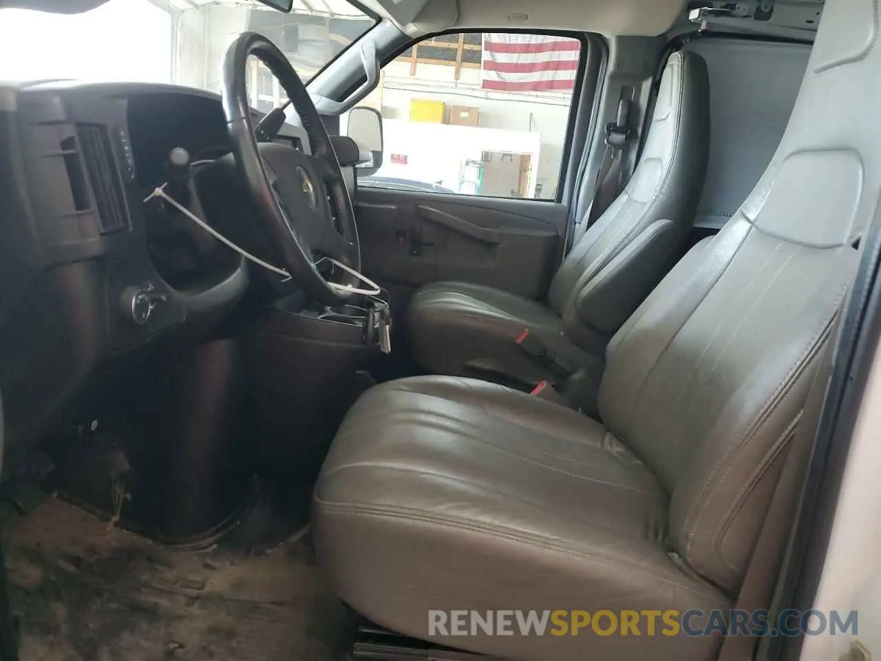7 fotografías del automóvil dañado 1GCWGBFP7P1111395 CHEVROLET EXPRESS 2023