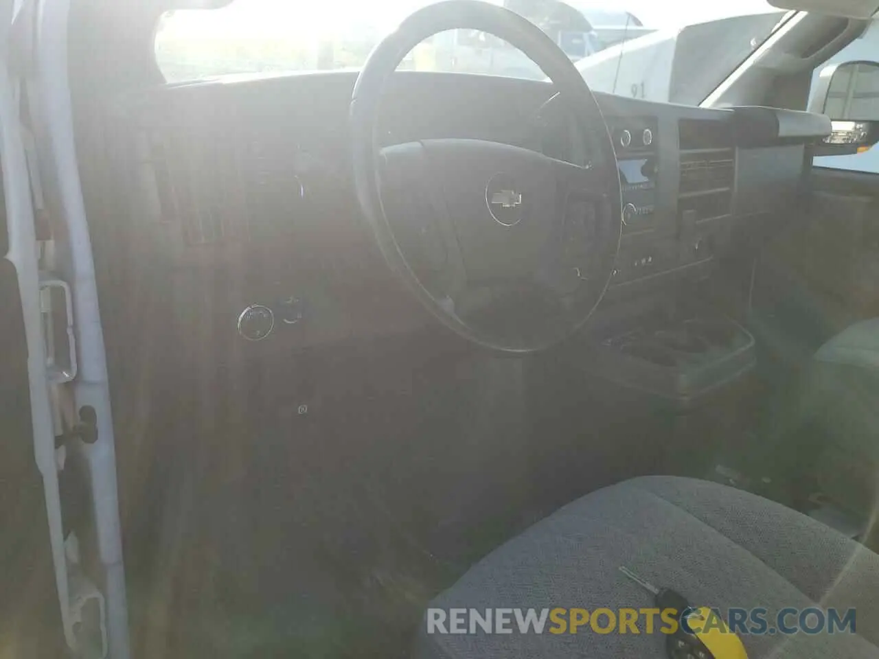 8 fotografías del automóvil dañado 1GCZGGFP3P1112683 CHEVROLET EXPRESS 2023
