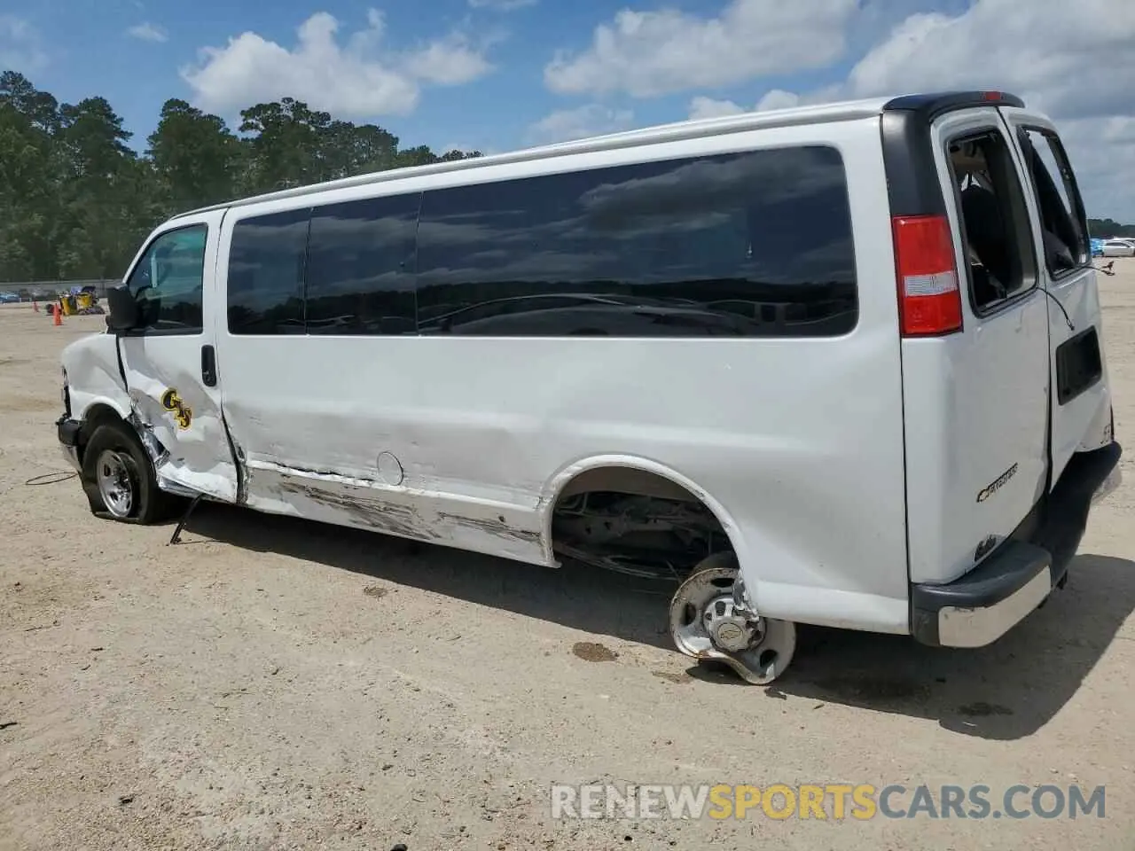 2 fotografías del automóvil dañado 1GAZGNFP6R1240691 CHEVROLET EXPRESS 2024