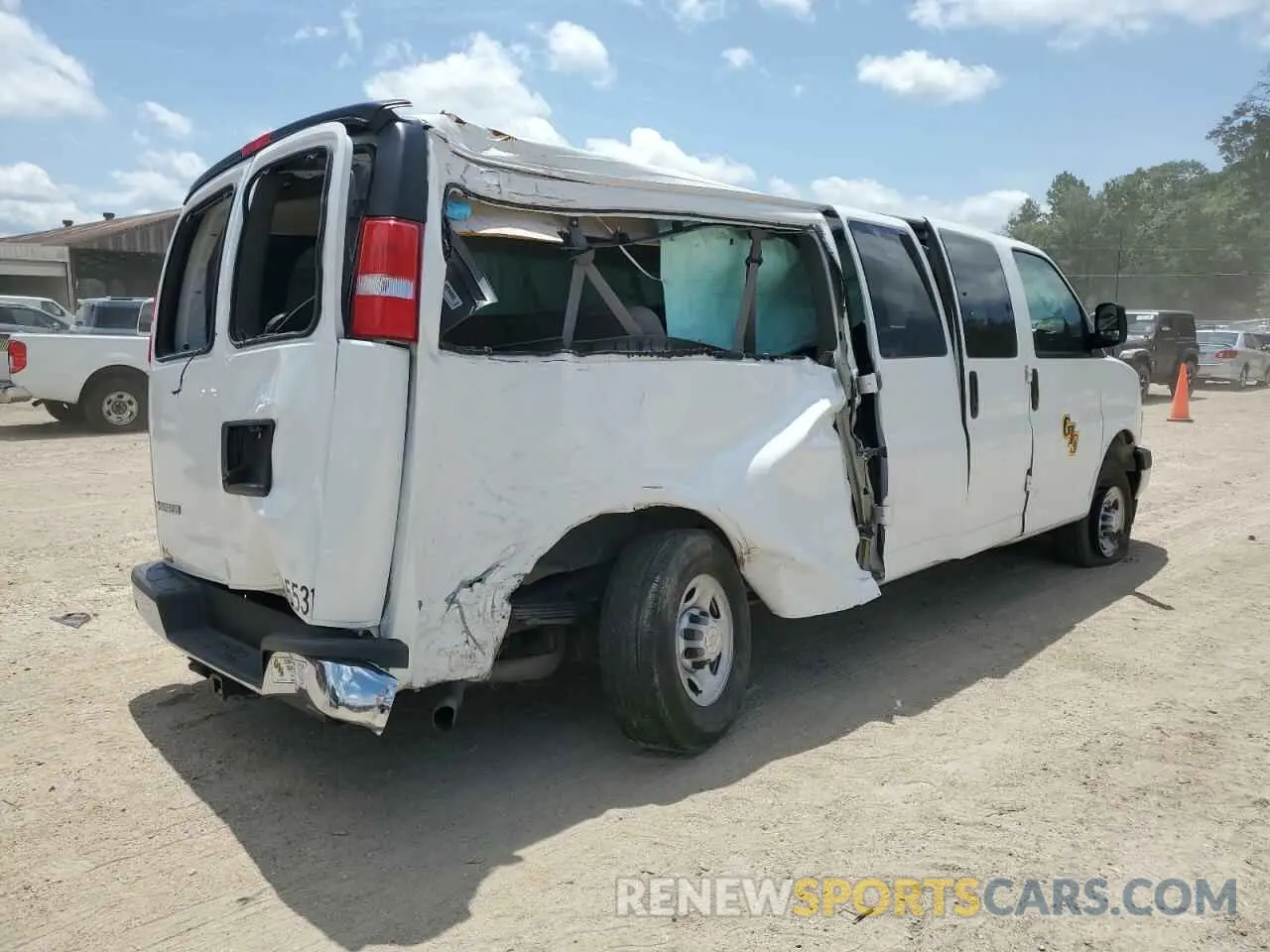 3 fotografías del automóvil dañado 1GAZGNFP6R1240691 CHEVROLET EXPRESS 2024