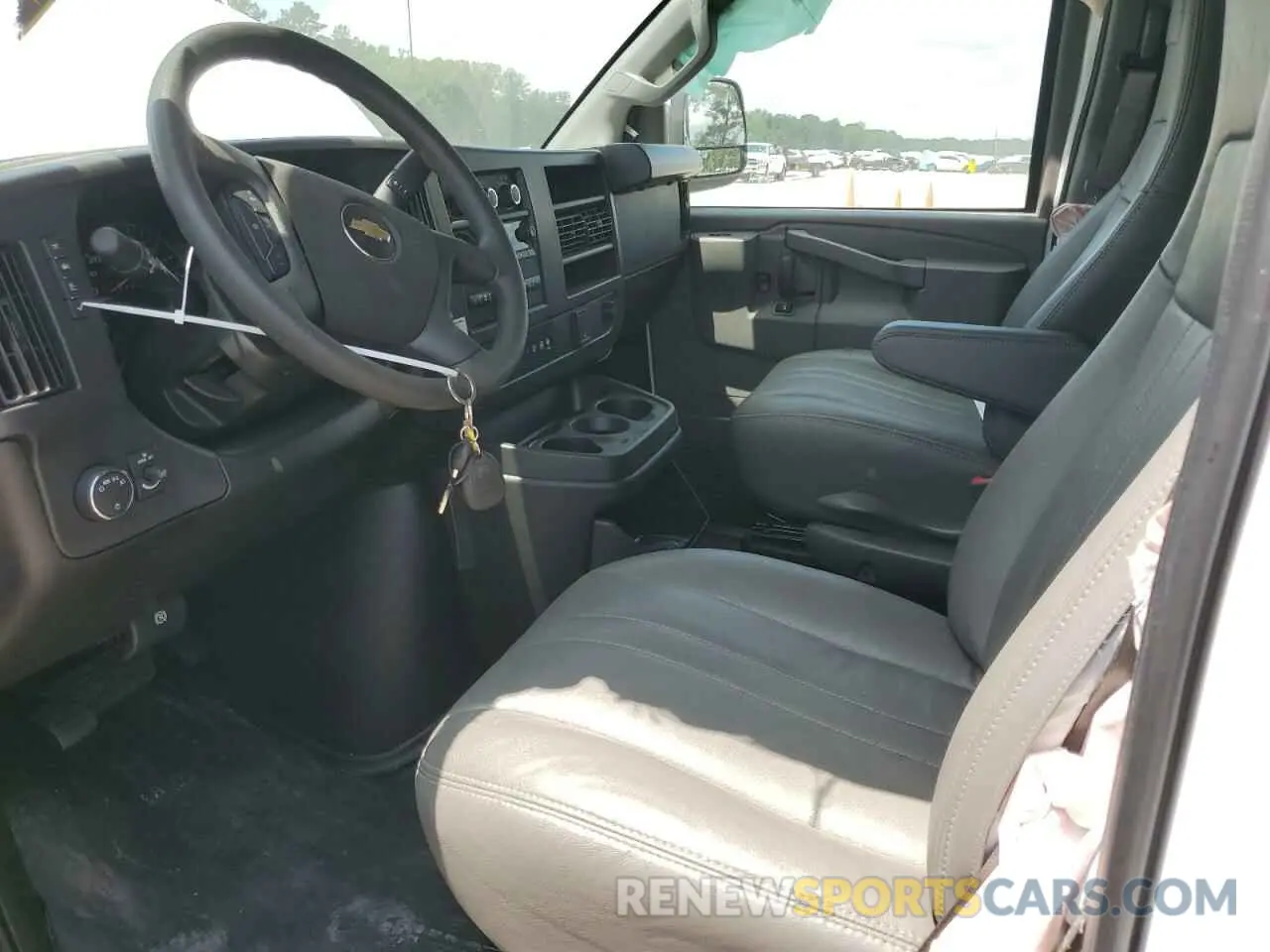 7 fotografías del automóvil dañado 1GAZGNFP6R1240691 CHEVROLET EXPRESS 2024