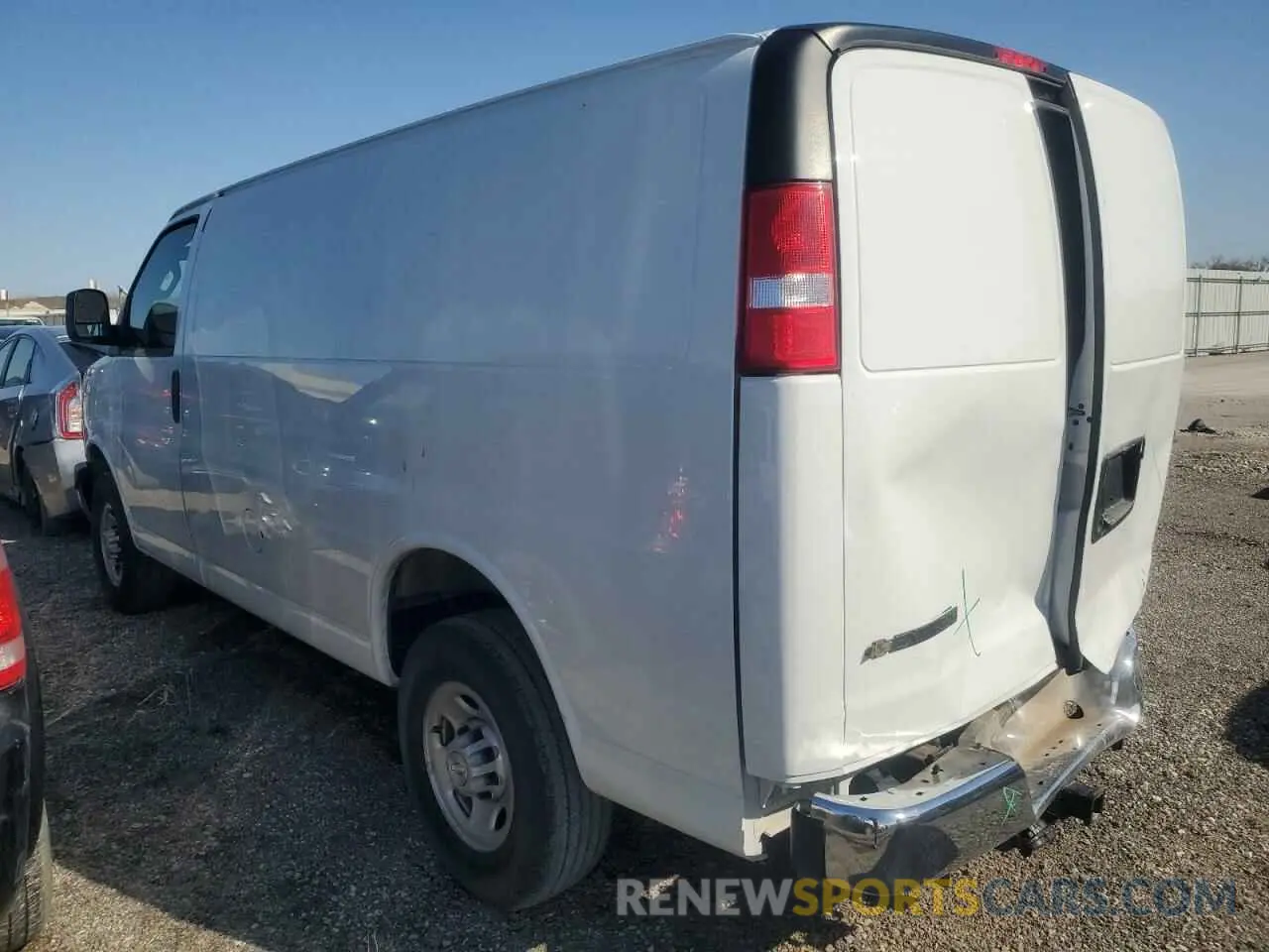 2 fotografías del automóvil dañado 1GCWGAF76R1103432 CHEVROLET EXPRESS 2024