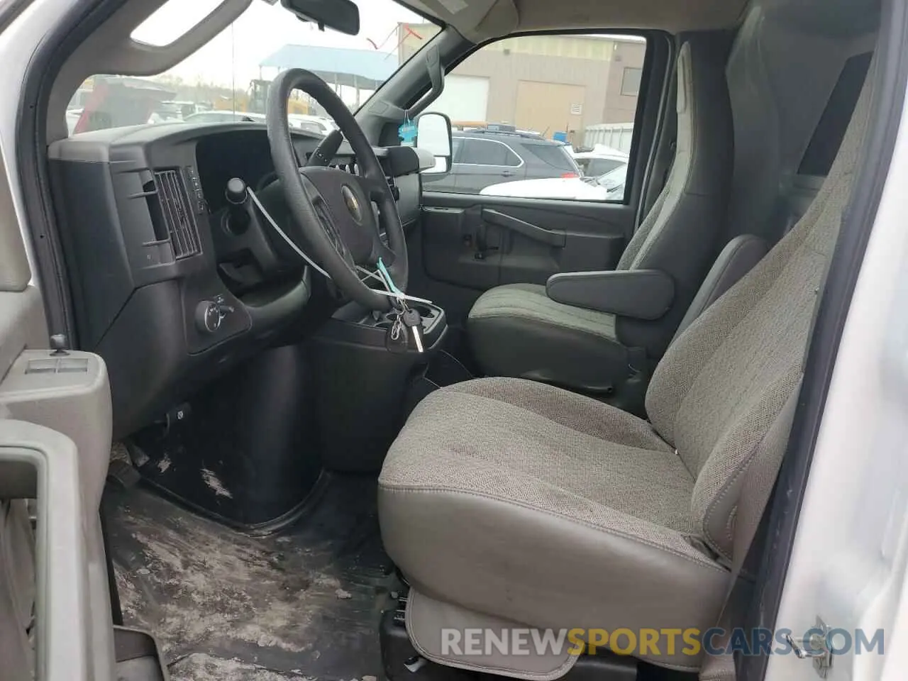 7 fotografías del automóvil dañado 1GCWGAF76R1103432 CHEVROLET EXPRESS 2024