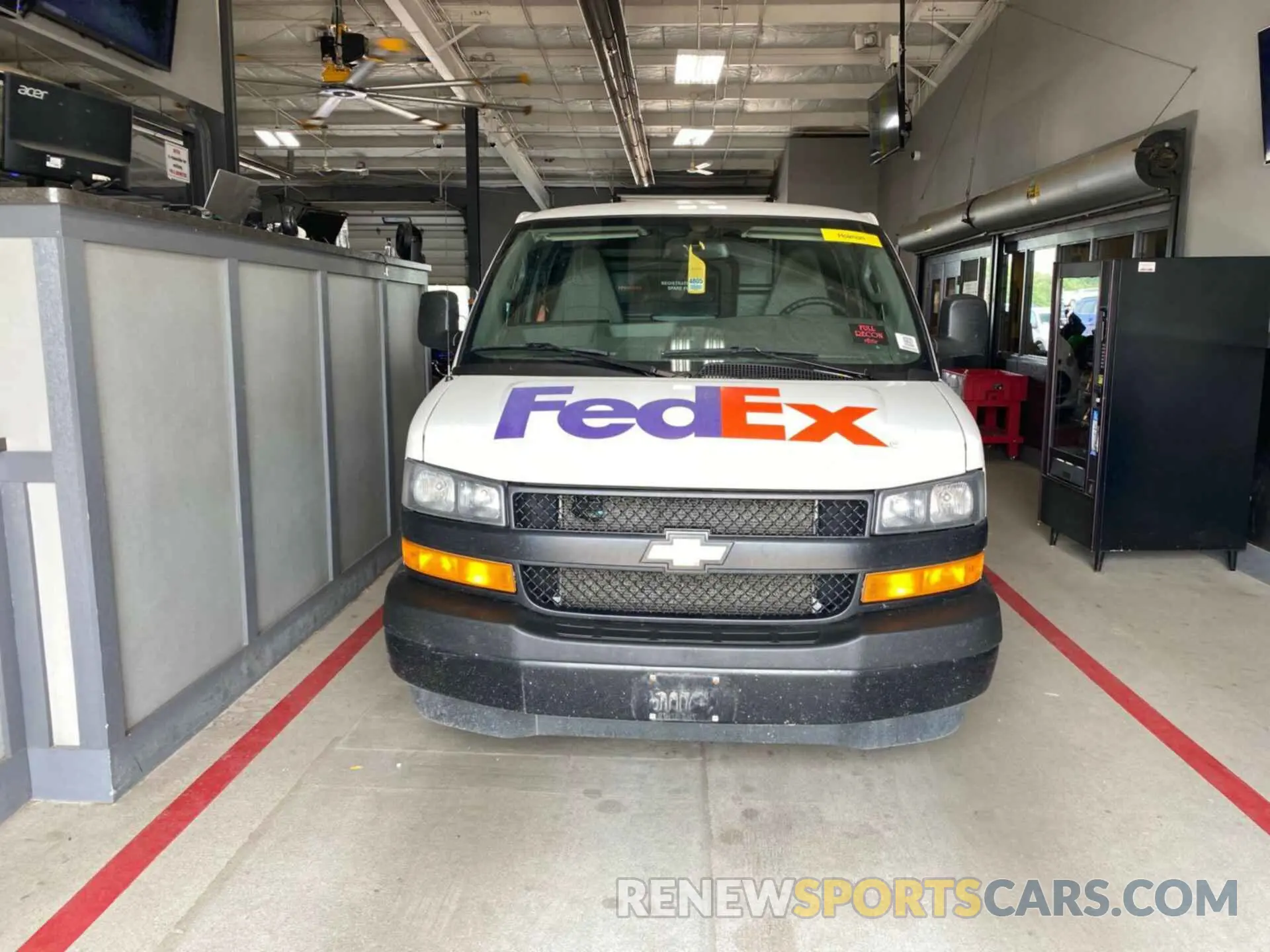 11 fotografías del automóvil dañado 1GCWGAF10K1222675 CHEVROLET EXPRESS 2500 2019