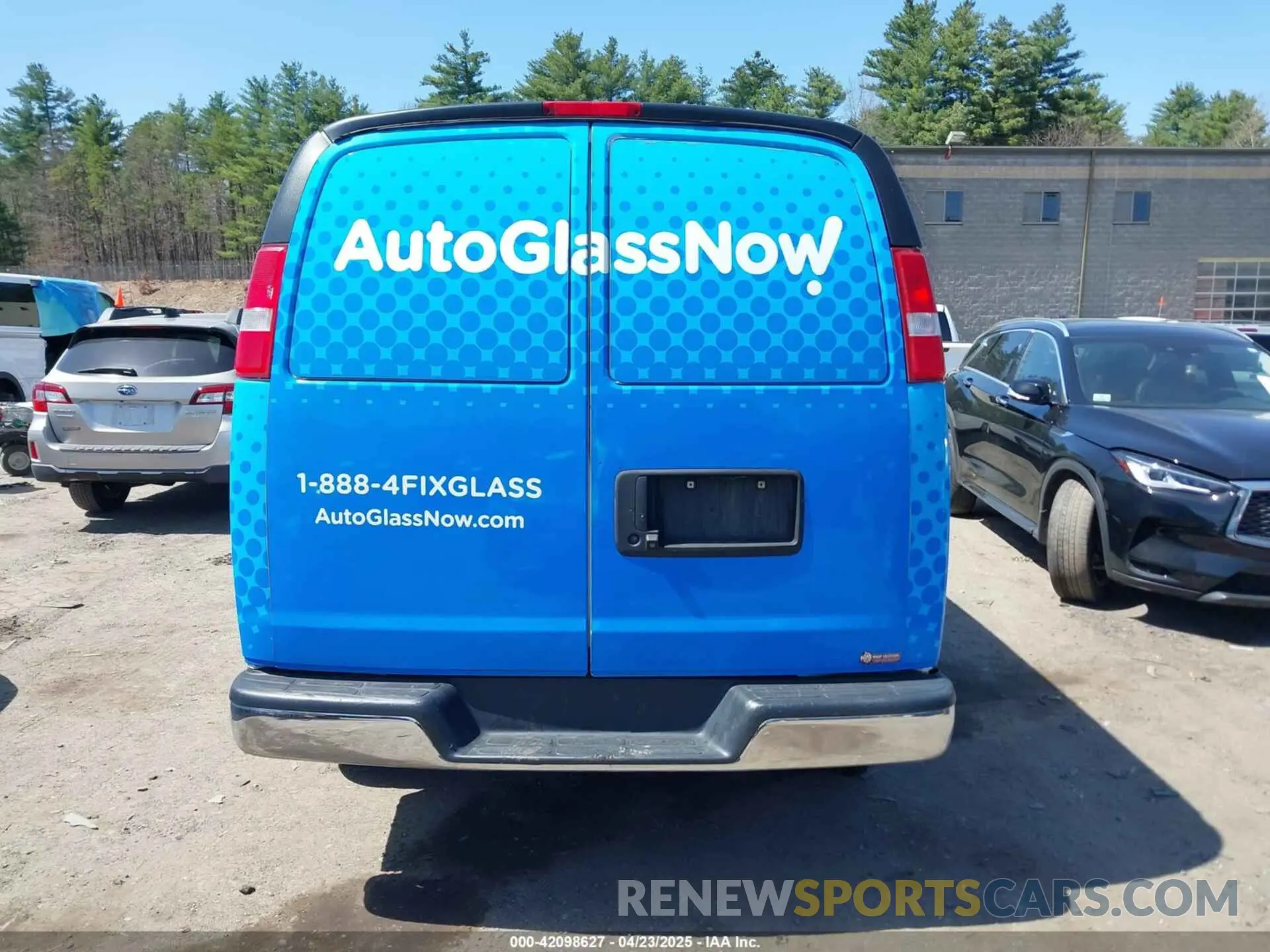 16 fotografías del automóvil dañado 1GCWGAFG5K1255093 CHEVROLET EXPRESS 2500 2019