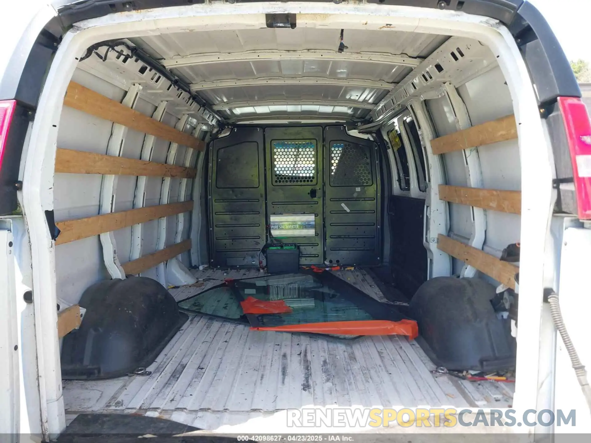 8 fotografías del automóvil dañado 1GCWGAFG5K1255093 CHEVROLET EXPRESS 2500 2019