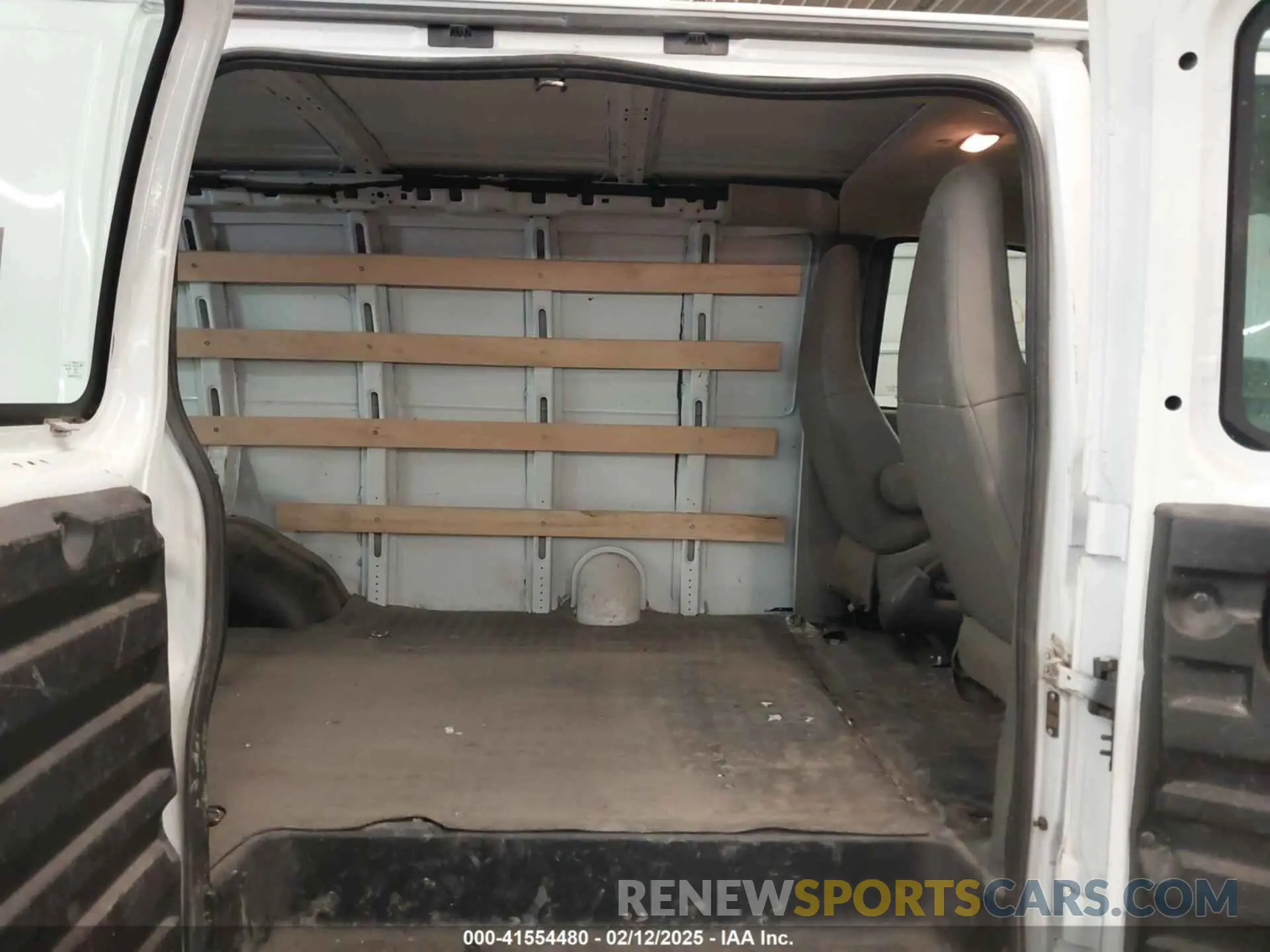 8 fotografías del automóvil dañado 1GCWGAFG5K1321545 CHEVROLET EXPRESS 2500 2019