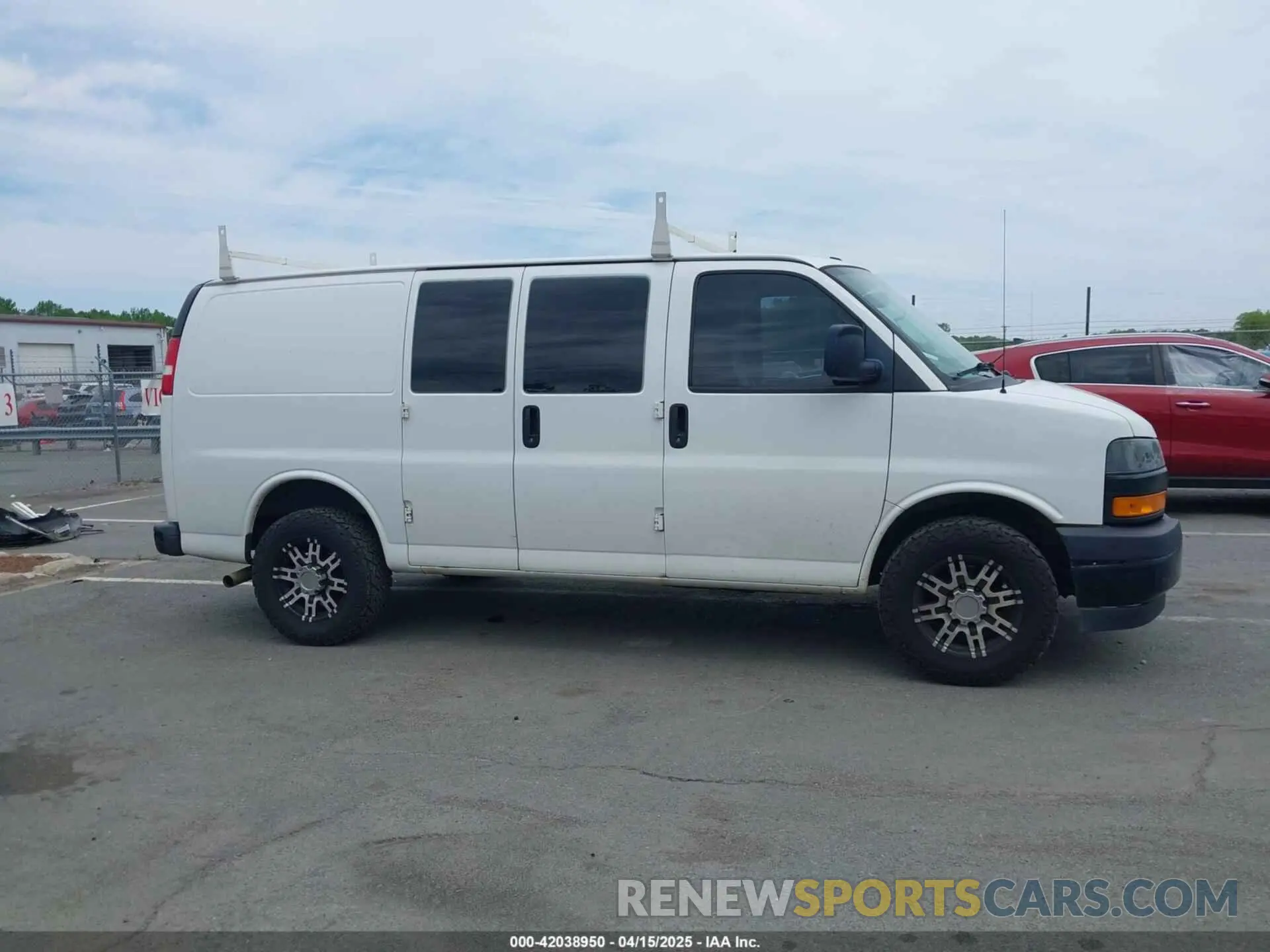 13 fotografías del automóvil dañado 1GCWGAFP0K1195465 CHEVROLET EXPRESS 2500 2019