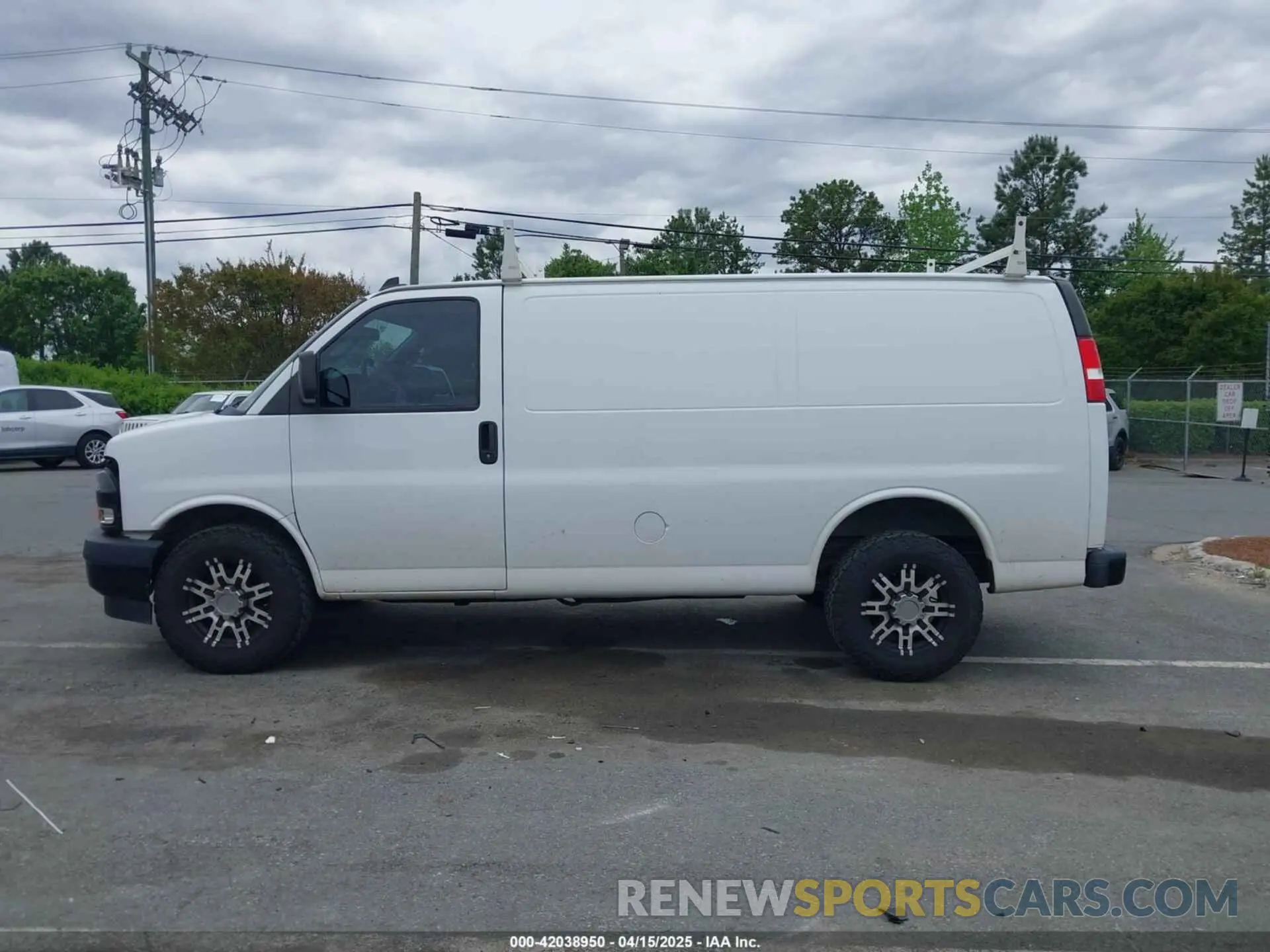 14 fotografías del automóvil dañado 1GCWGAFP0K1195465 CHEVROLET EXPRESS 2500 2019