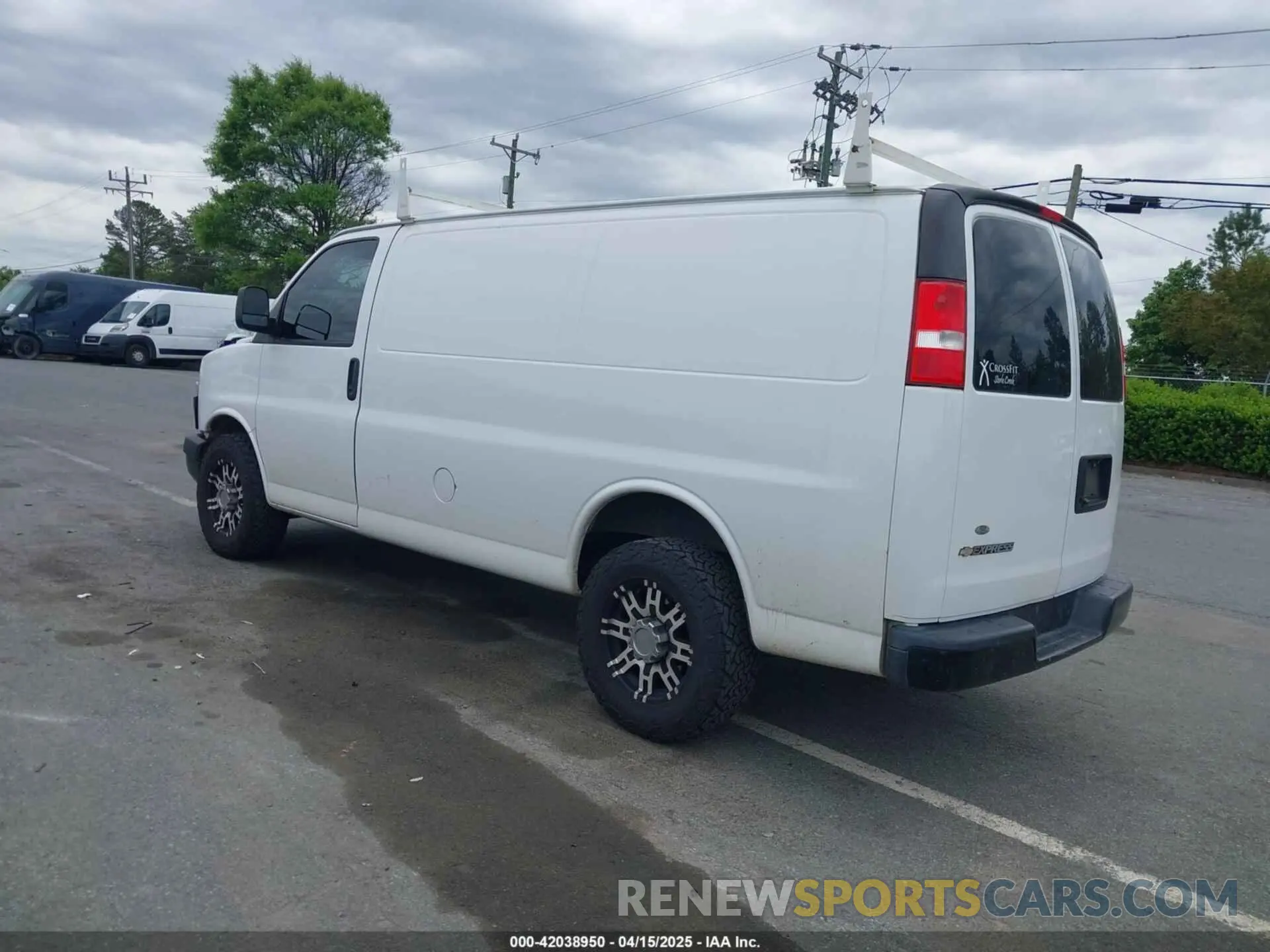 3 fotografías del automóvil dañado 1GCWGAFP0K1195465 CHEVROLET EXPRESS 2500 2019