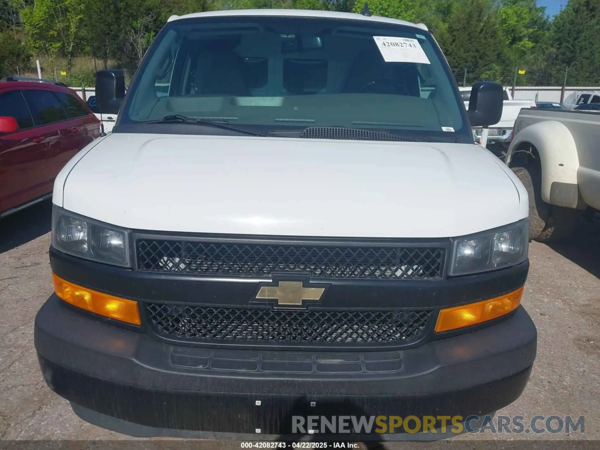 12 fotografías del automóvil dañado 1GCWGAFP6K1173549 CHEVROLET EXPRESS 2500 2019