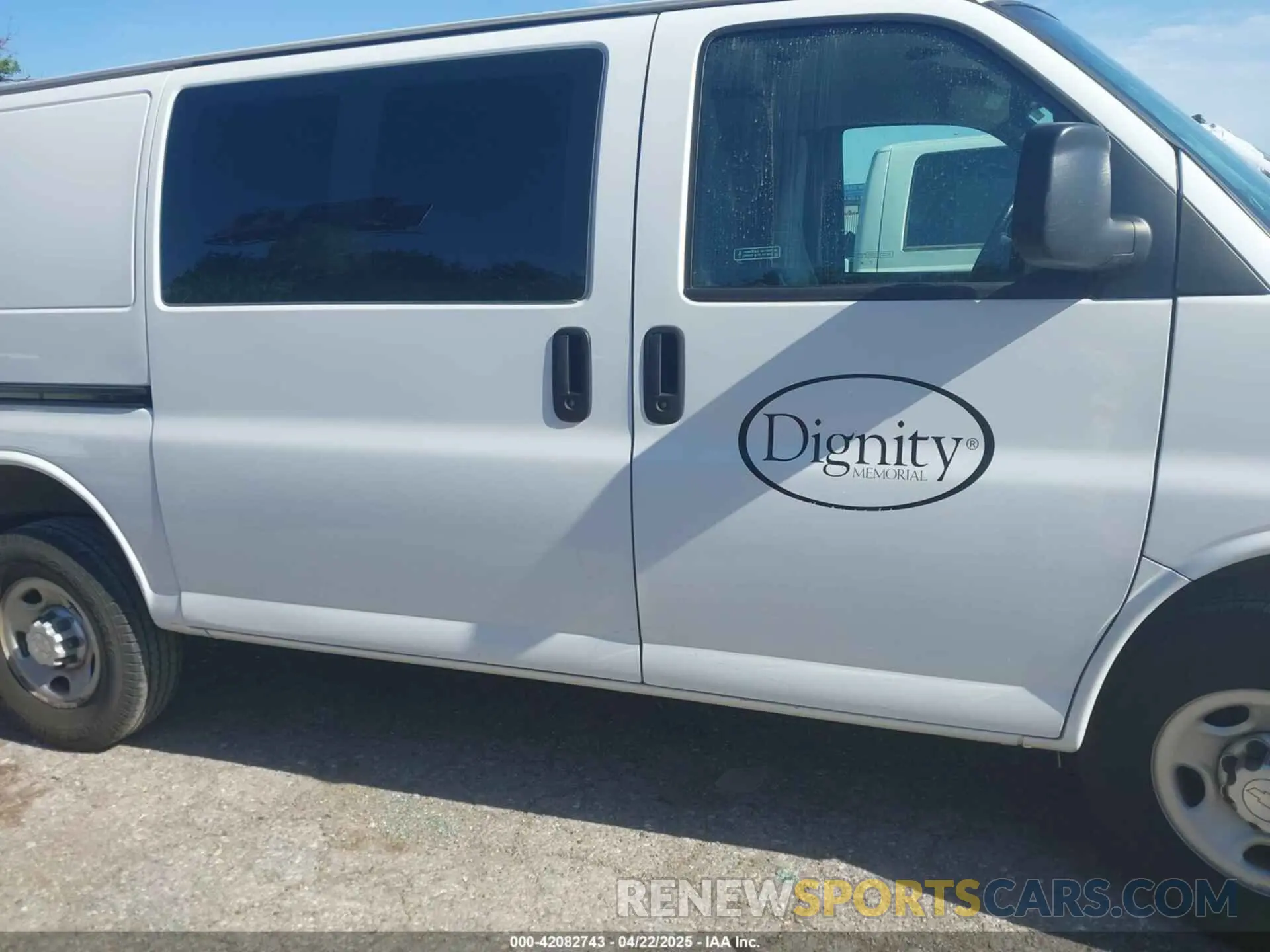 13 fotografías del automóvil dañado 1GCWGAFP6K1173549 CHEVROLET EXPRESS 2500 2019
