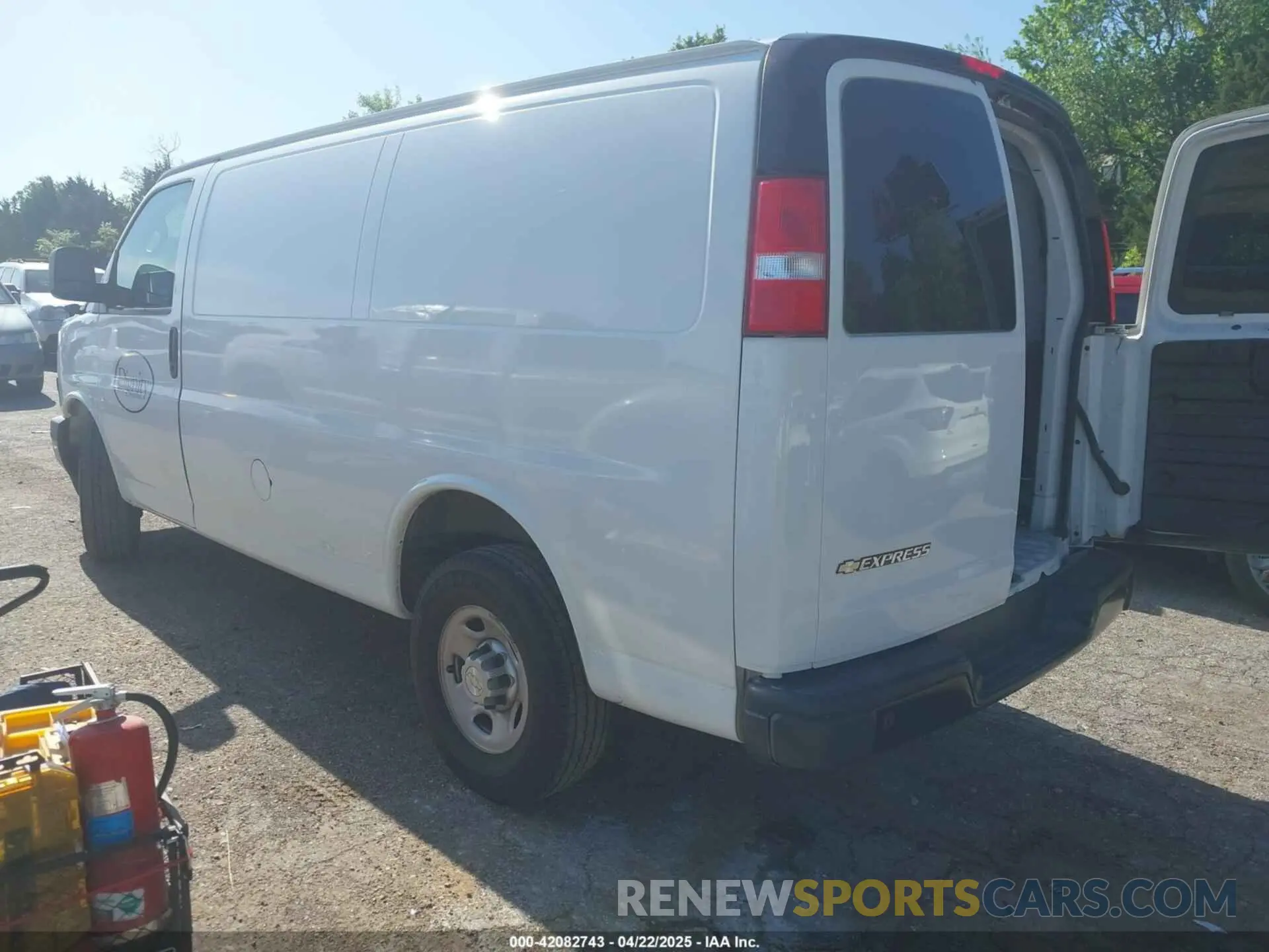 3 fotografías del automóvil dañado 1GCWGAFP6K1173549 CHEVROLET EXPRESS 2500 2019