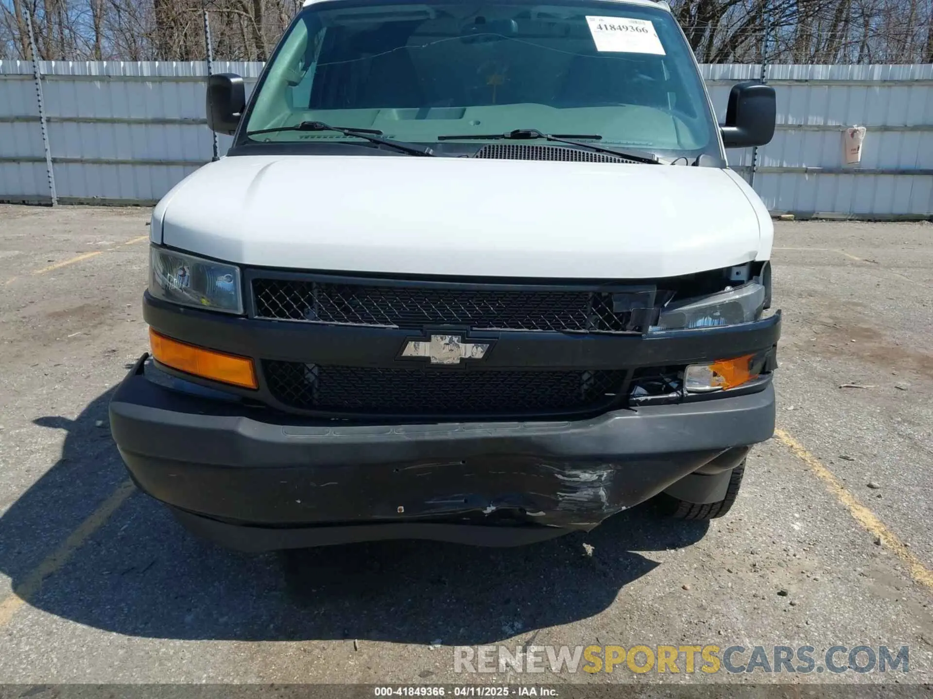12 fotografías del automóvil dañado 1GCWGAFP6K1240800 CHEVROLET EXPRESS 2500 2019