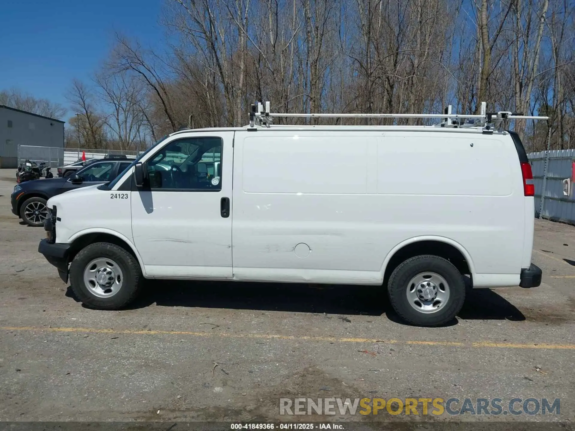 14 fotografías del automóvil dañado 1GCWGAFP6K1240800 CHEVROLET EXPRESS 2500 2019