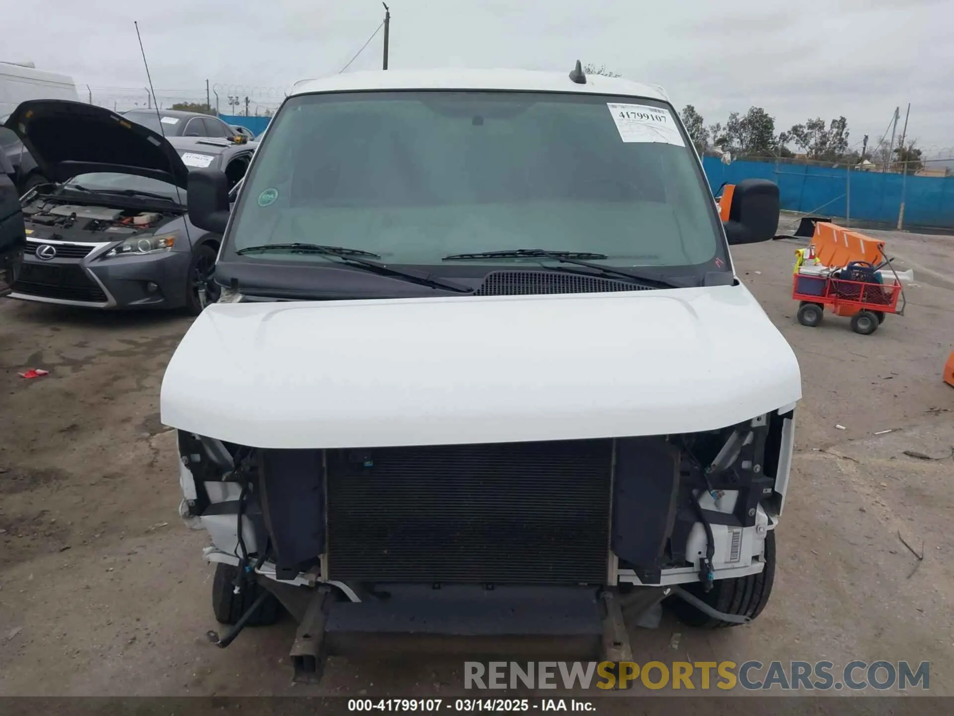 13 fotografías del automóvil dañado 1GCWGAFP6K1243793 CHEVROLET EXPRESS 2500 2019