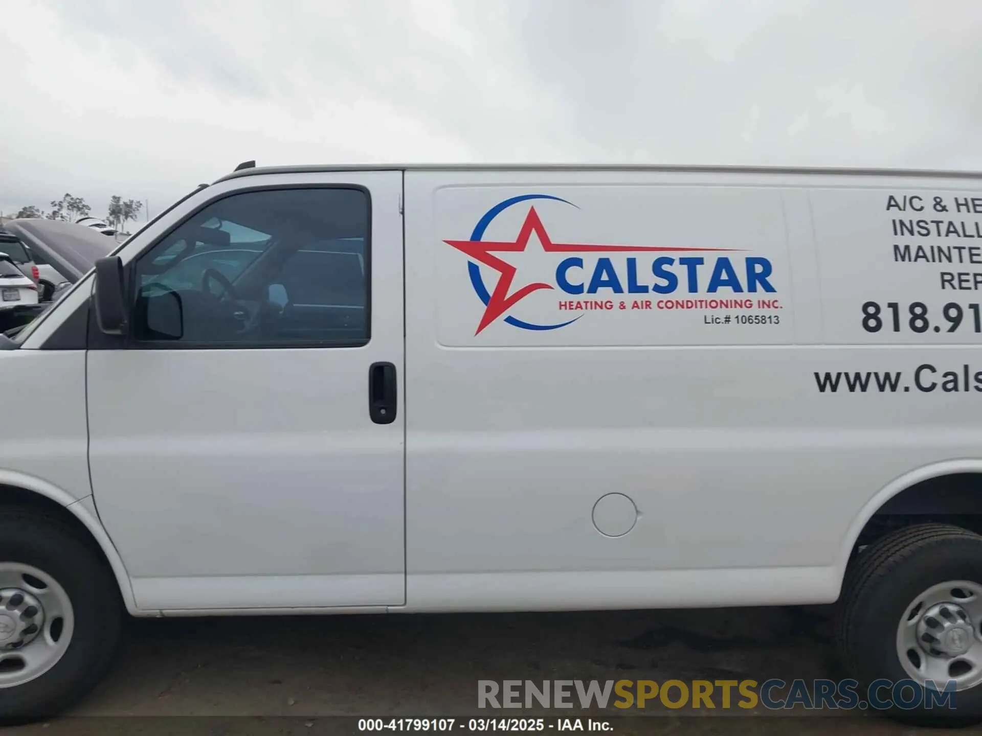 15 fotografías del automóvil dañado 1GCWGAFP6K1243793 CHEVROLET EXPRESS 2500 2019