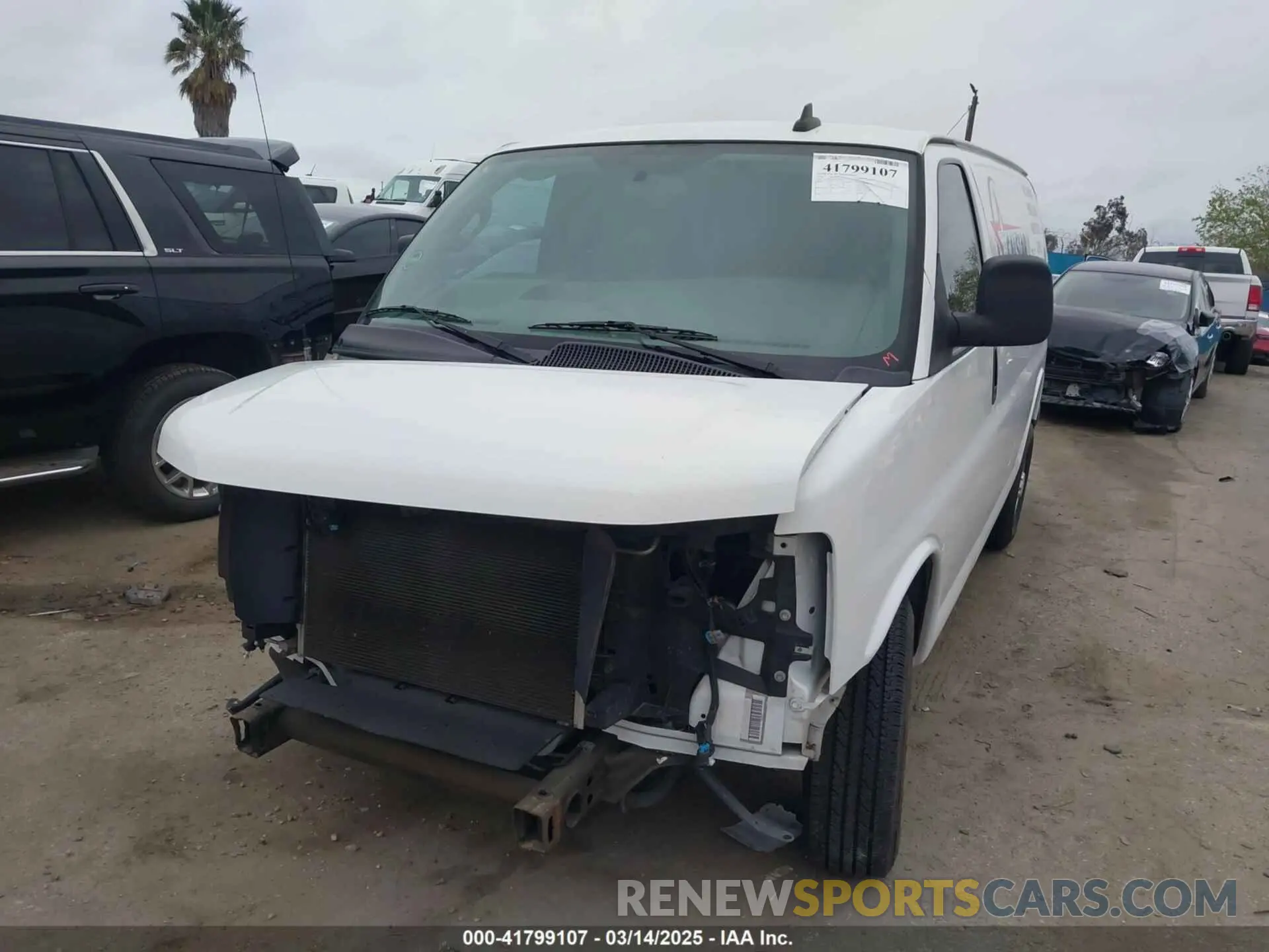 2 fotografías del automóvil dañado 1GCWGAFP6K1243793 CHEVROLET EXPRESS 2500 2019
