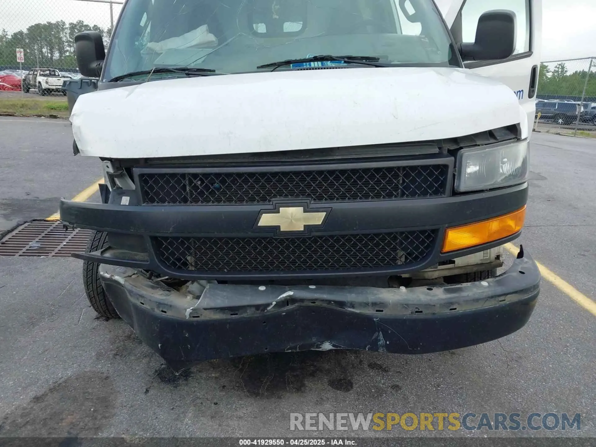 6 fotografías del automóvil dañado 1GCWGAFP7K1370861 CHEVROLET EXPRESS 2500 2019