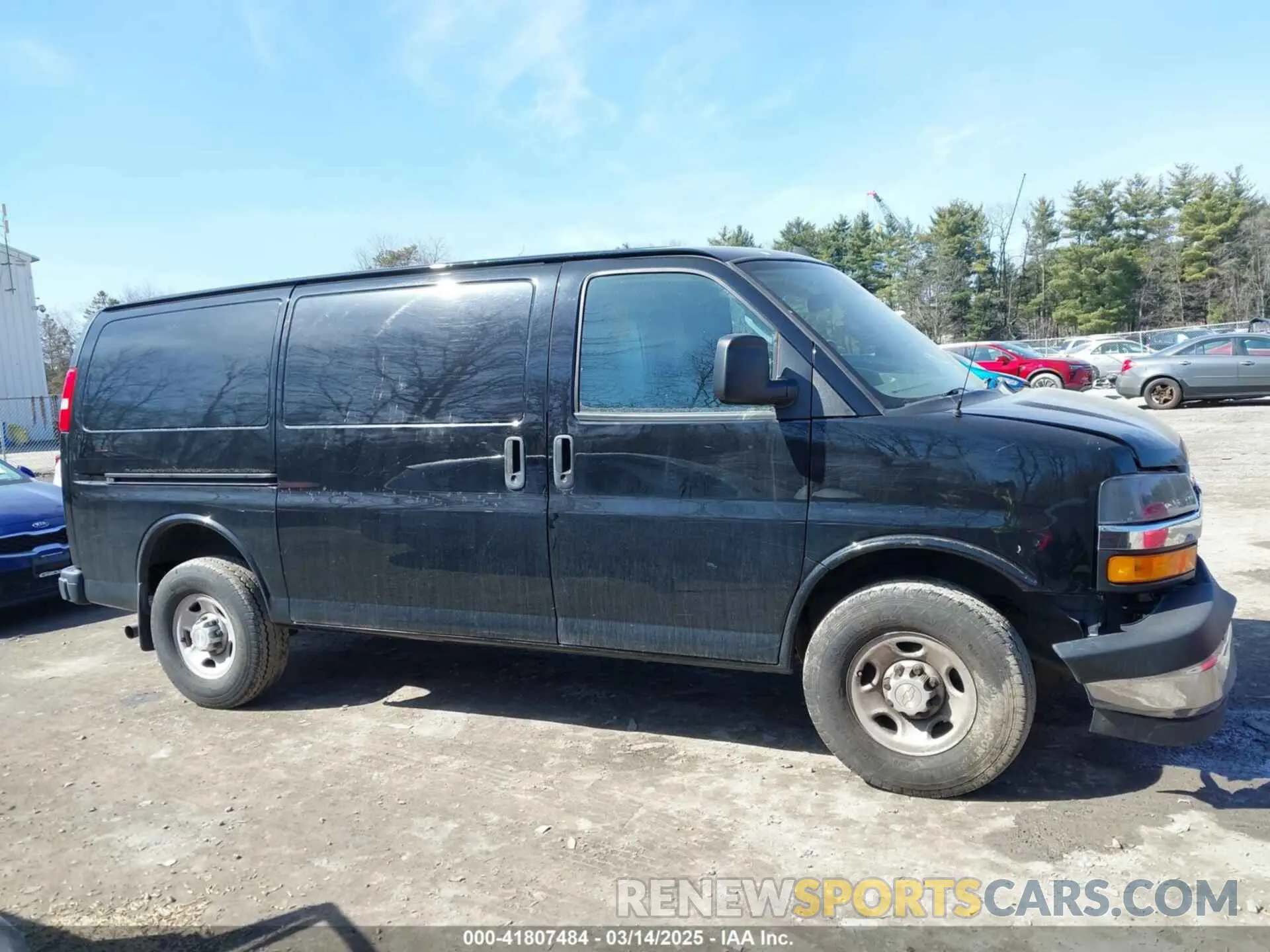 13 fotografías del automóvil dañado 1GCWGAFP9K1232092 CHEVROLET EXPRESS 2500 2019