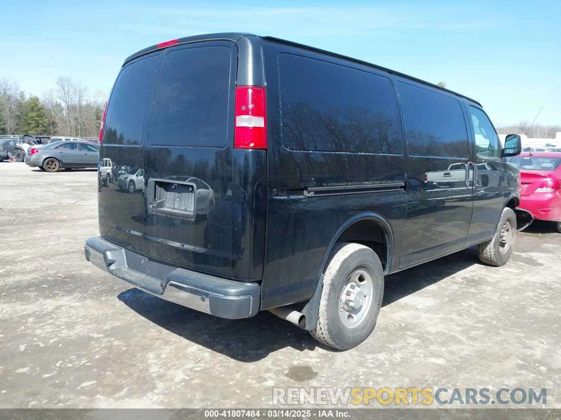 4 fotografías del automóvil dañado 1GCWGAFP9K1232092 CHEVROLET EXPRESS 2500 2019