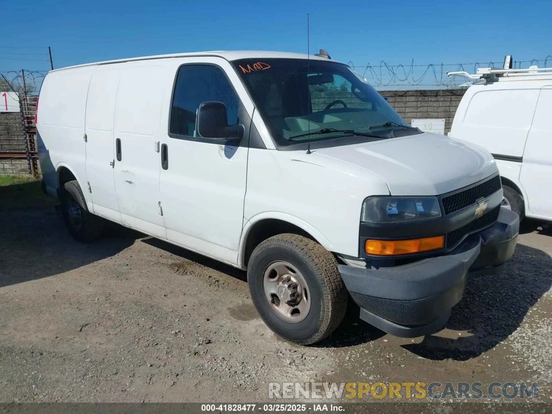 1 fotografías del automóvil dañado 1GCWGAFPXK1364021 CHEVROLET EXPRESS 2500 2019