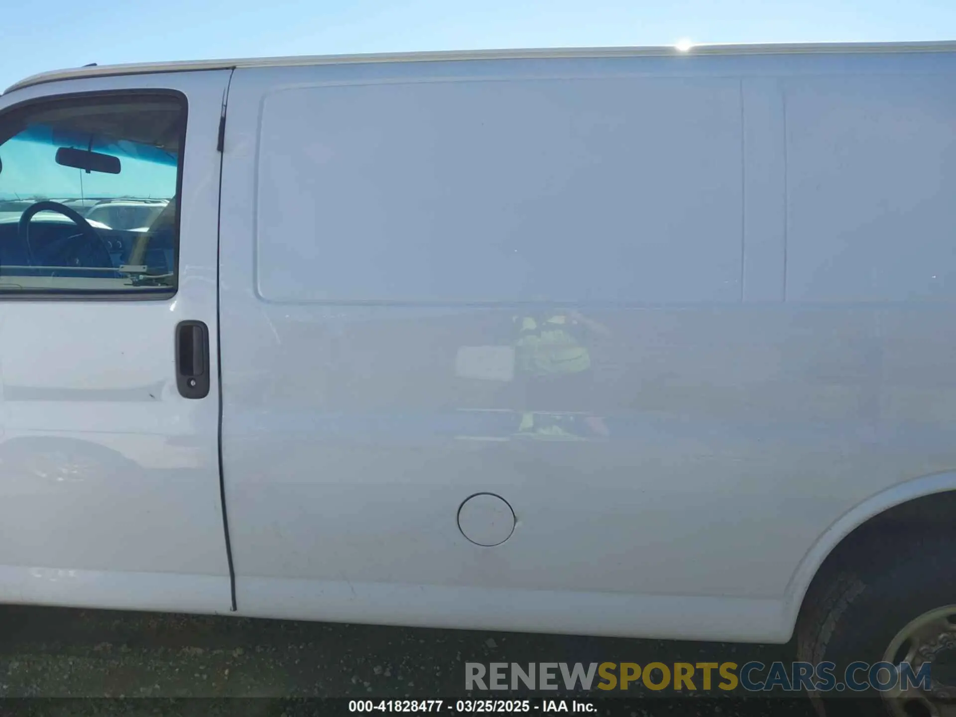 14 fotografías del automóvil dañado 1GCWGAFPXK1364021 CHEVROLET EXPRESS 2500 2019
