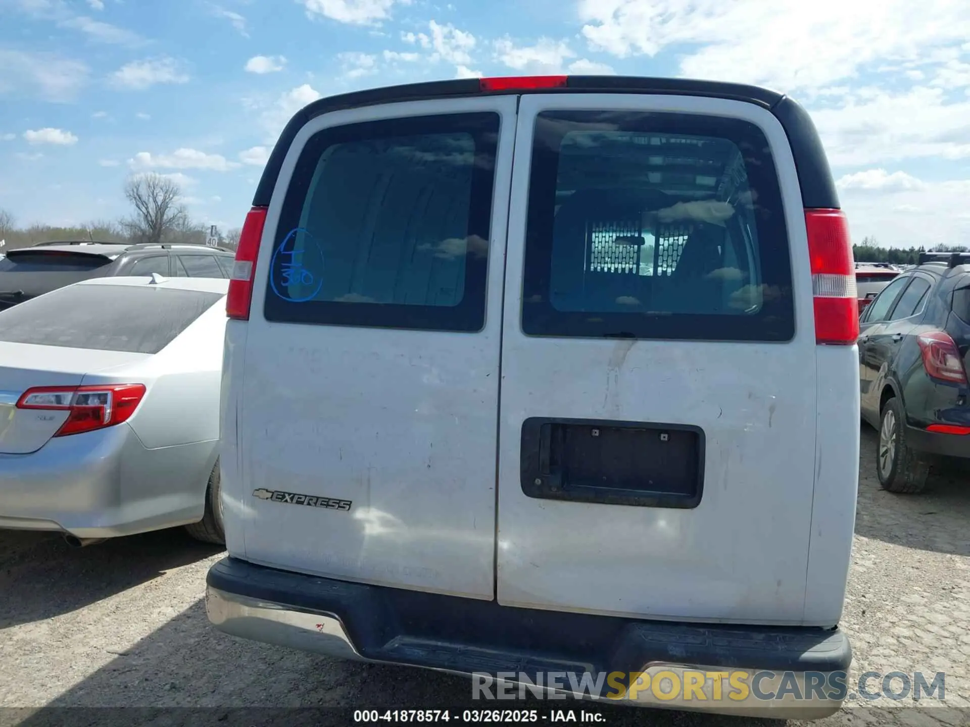 16 fotografías del automóvil dañado 1GCWGBFG3K1195529 CHEVROLET EXPRESS 2500 2019