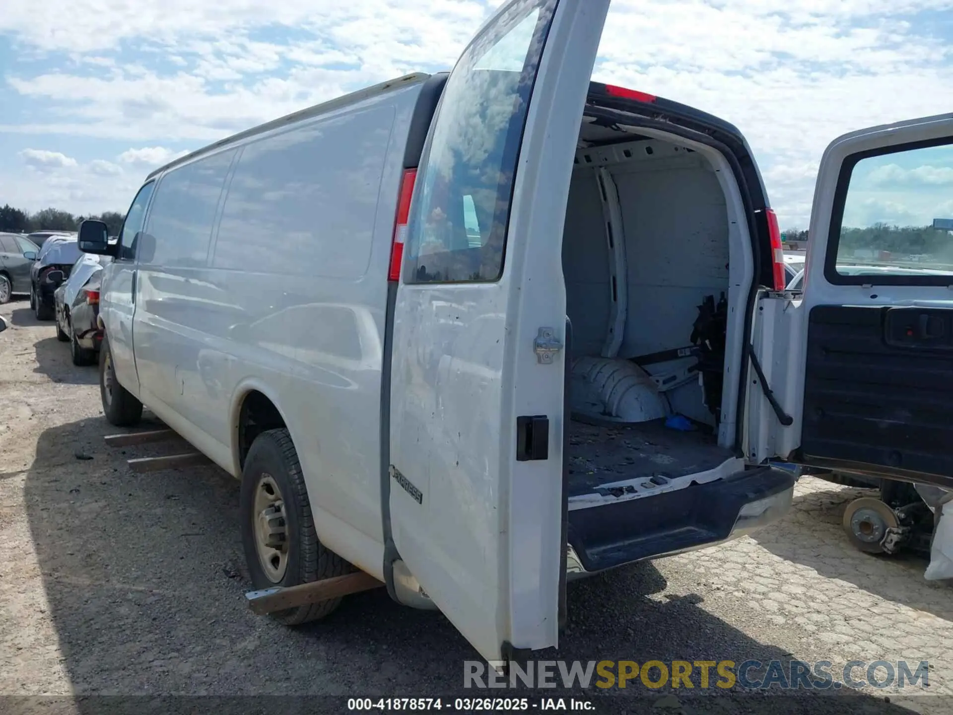 3 fotografías del automóvil dañado 1GCWGBFG3K1195529 CHEVROLET EXPRESS 2500 2019